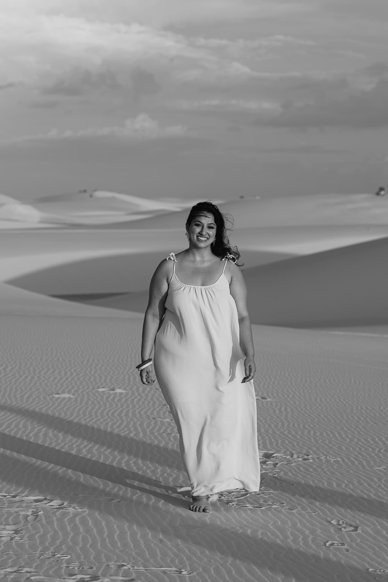 Amana e Julie, beijo ao pôr do sol nas dunas, Santo Amaro, Lençóis Maranhenses