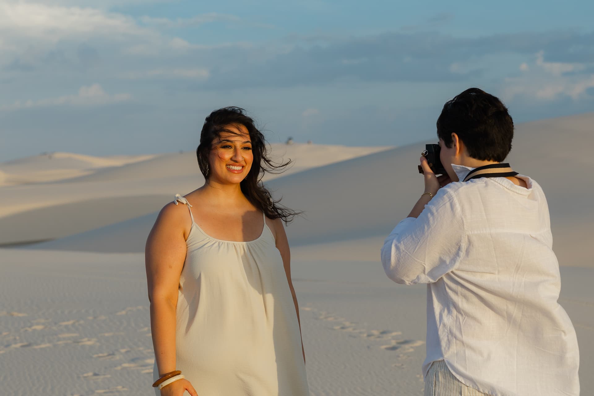 Amana e Julie, close romântico do casal, Santo Amaro, Lençóis Maranhenses