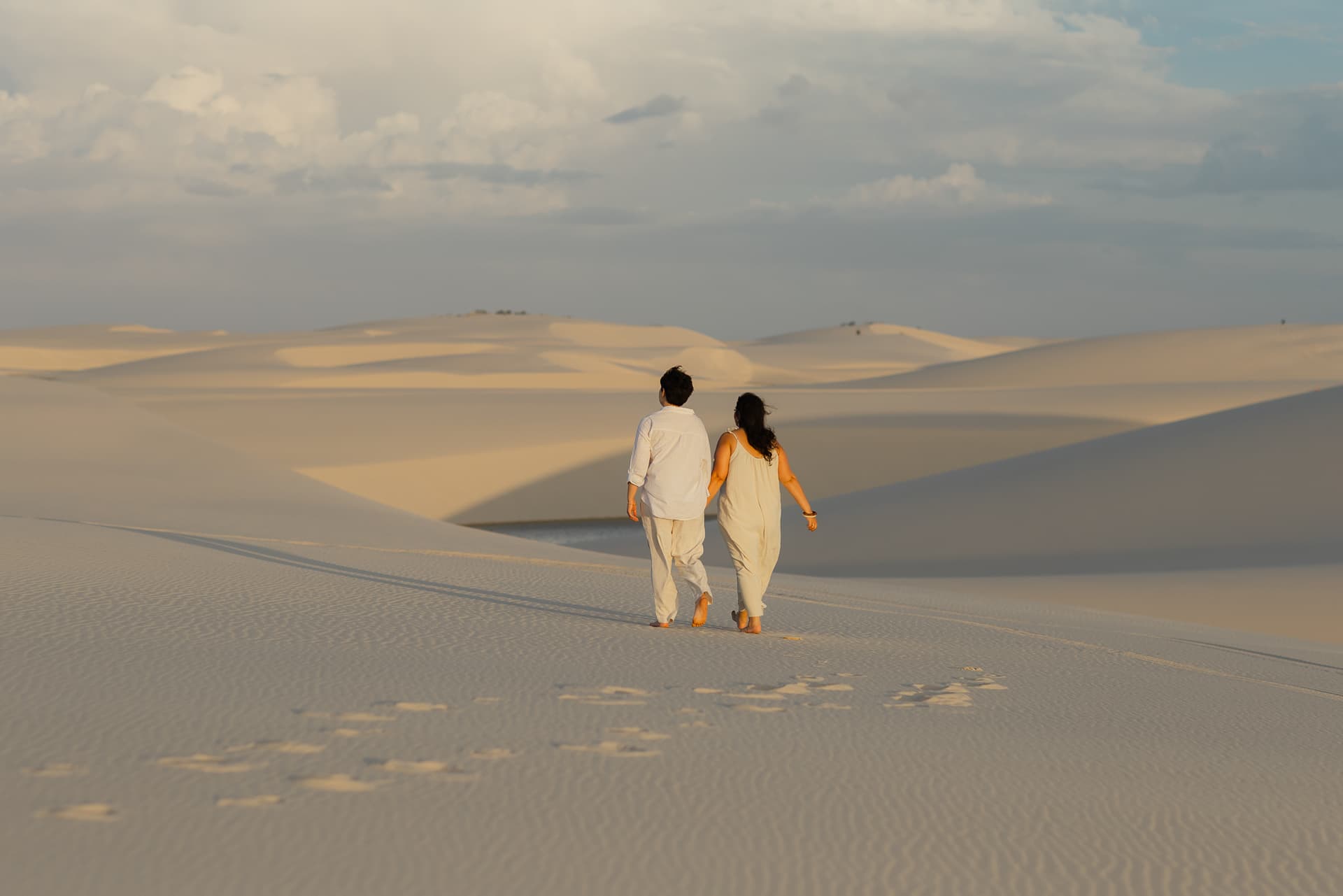Amana e Julie, momento espontâneo do casal, Santo Amaro, Lençóis Maranhenses