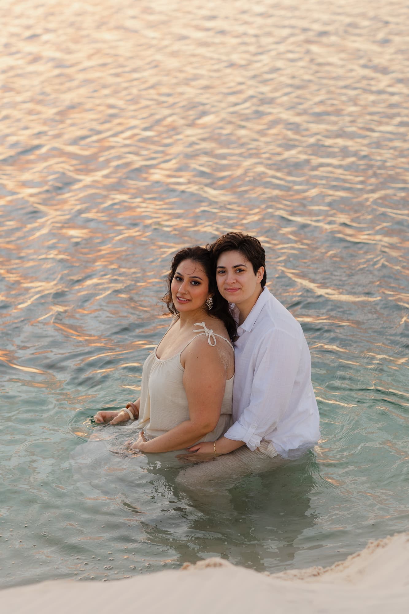 Amana e Julie, casal nas lagoas azuis, Santo Amaro, Lençóis Maranhenses