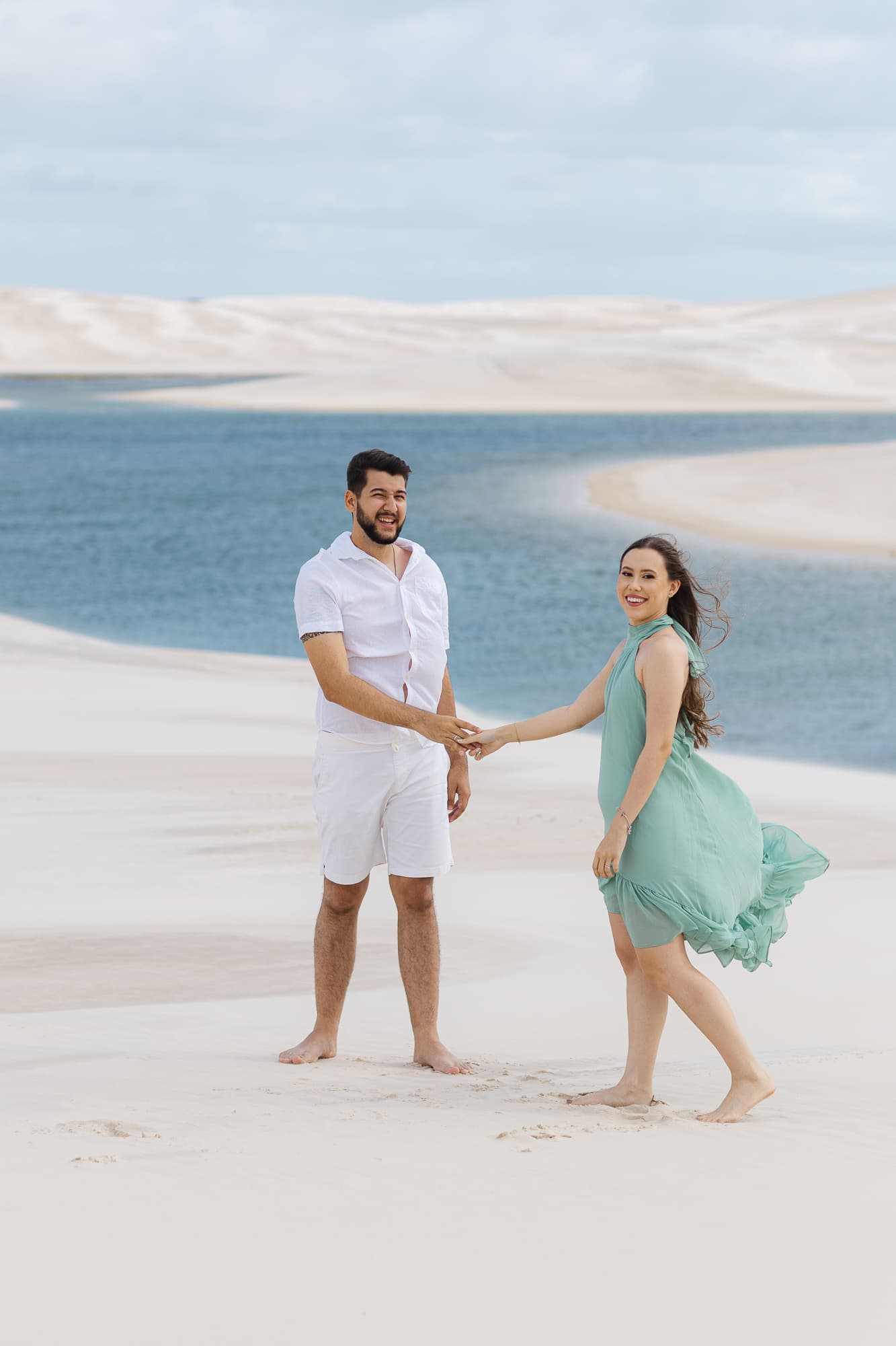 Amanda e Guilherme, beijo ao pôr do sol nas dunas, Santo Amaro, Lençóis Maranhenses