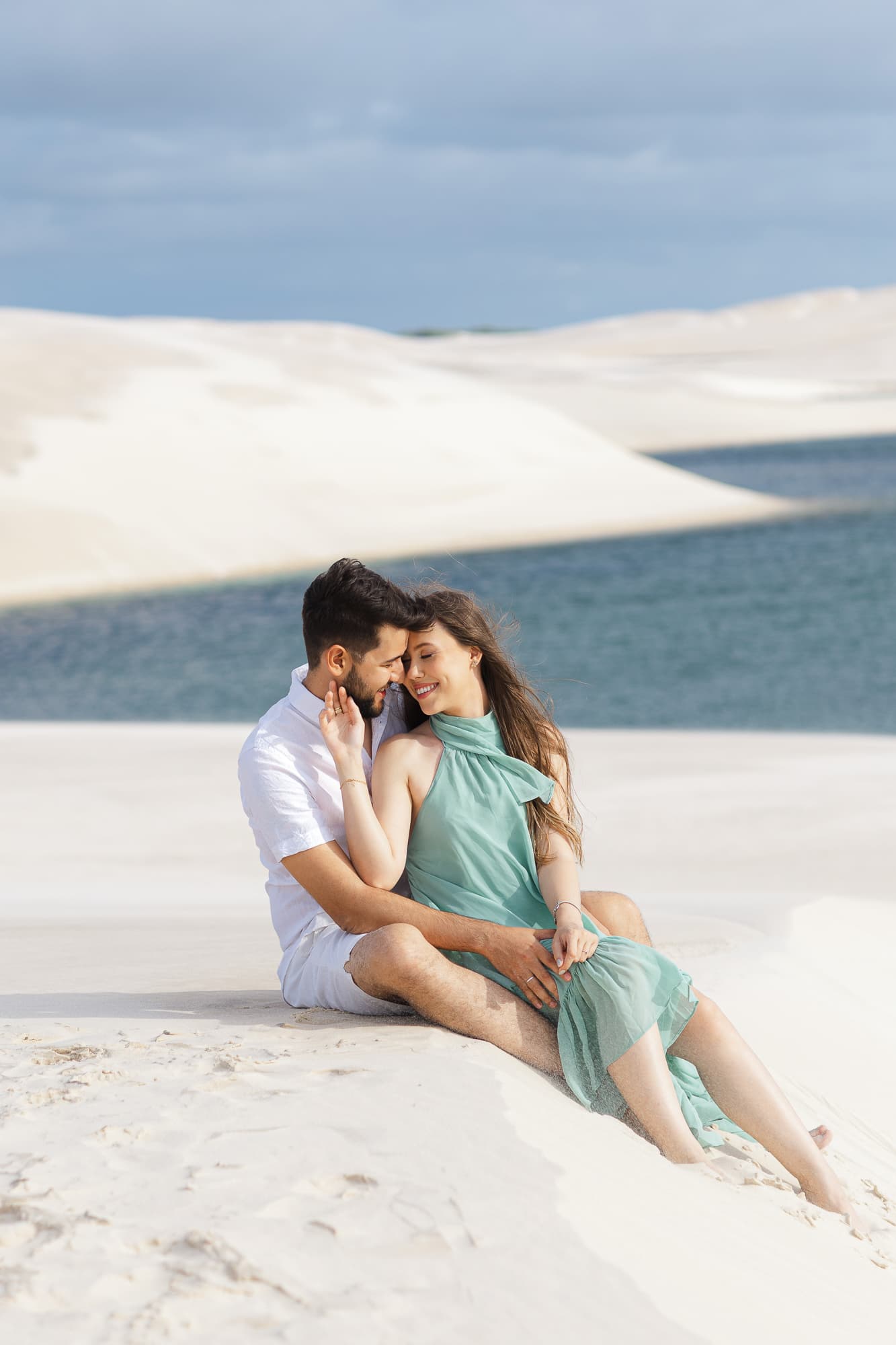 Amanda e Guilherme, beijo ao pôr do sol nas dunas, Santo Amaro, Lençóis Maranhenses