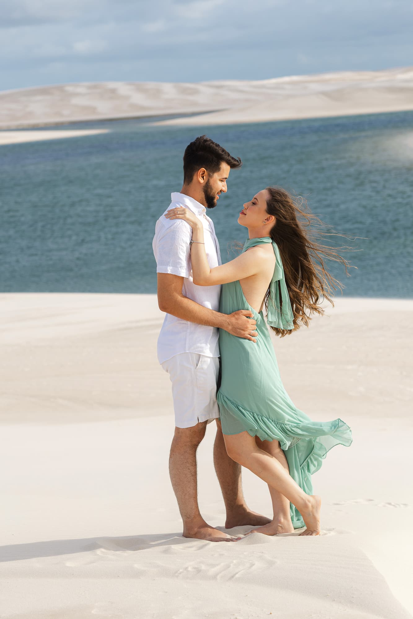 Amanda e Guilherme, casal nas lagoas azuis, Santo Amaro, Lençóis Maranhenses