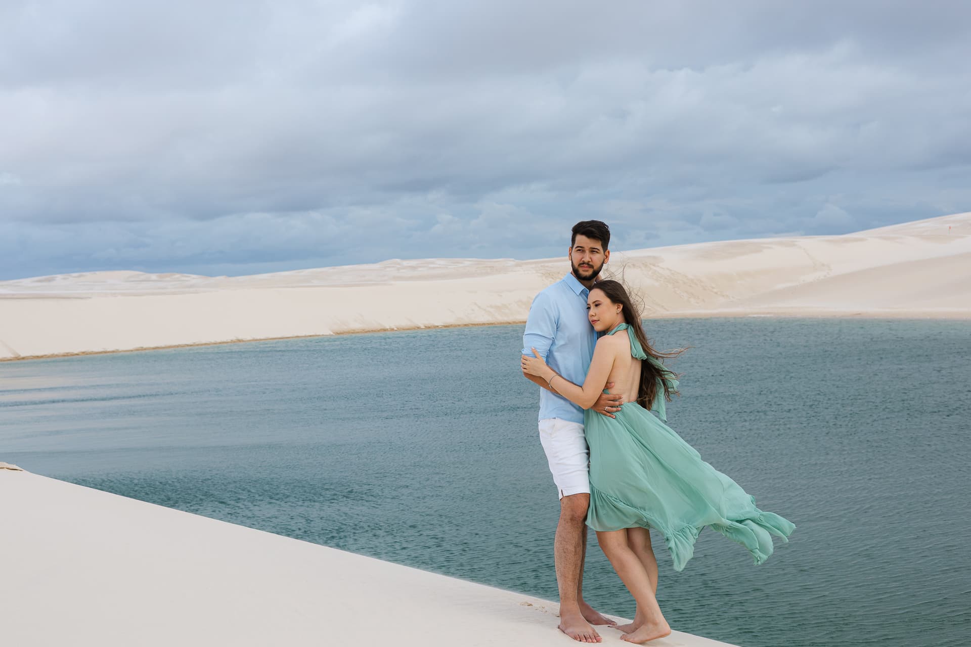 Amanda e Guilherme, momento de cumplicidade nas dunas, Santo Amaro, Lençóis Maranhenses
