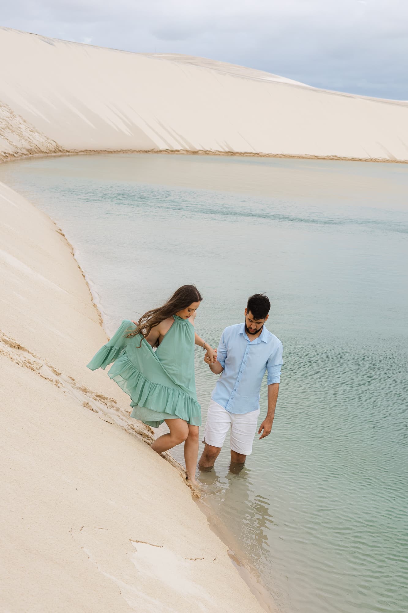 Amanda e Guilherme, casal nas lagoas azuis, Santo Amaro, Lençóis Maranhenses