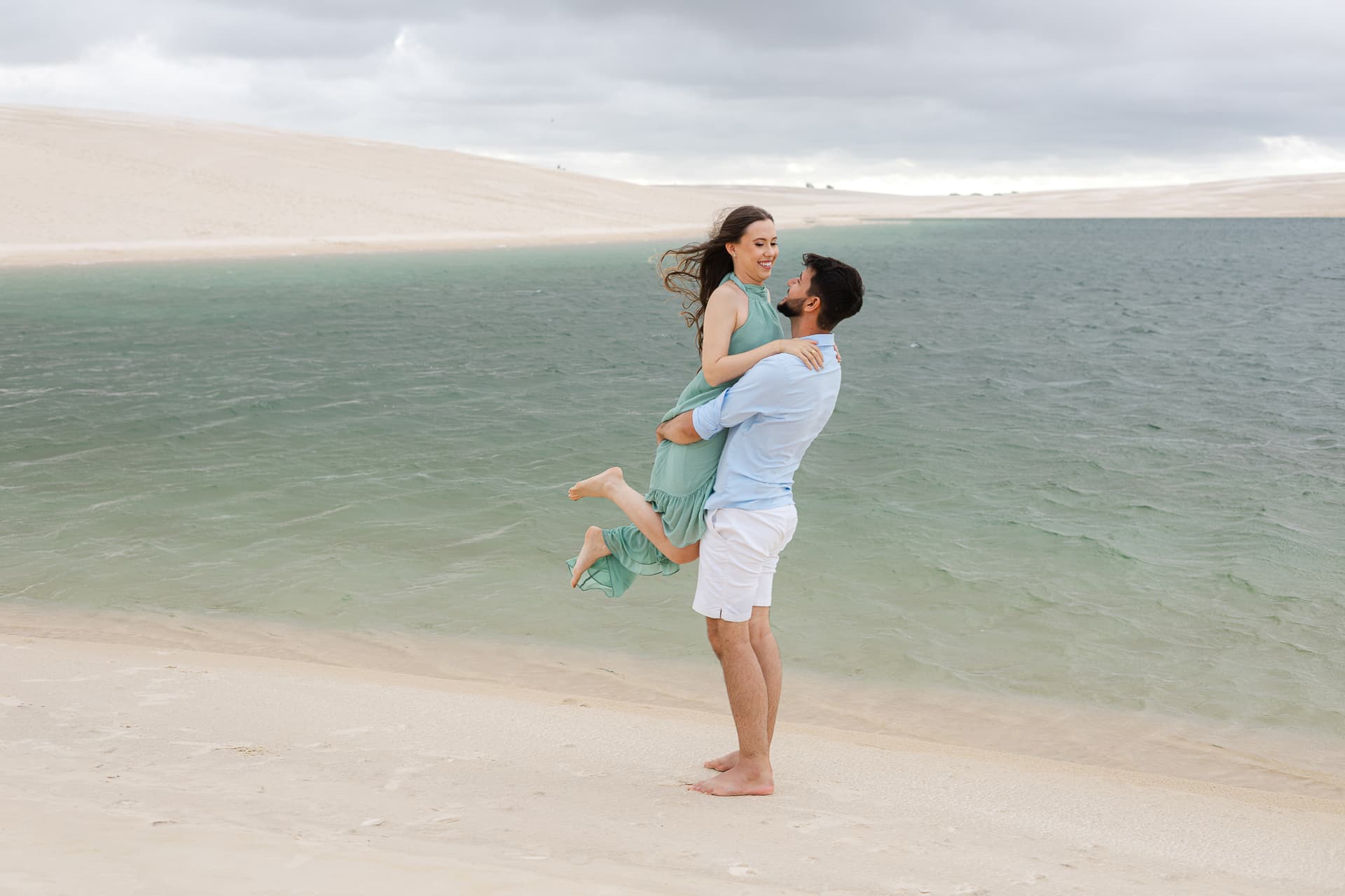 Amanda e Guilherme, retrato ao ar livre nos Lençóis, Santo Amaro, Lençóis Maranhenses