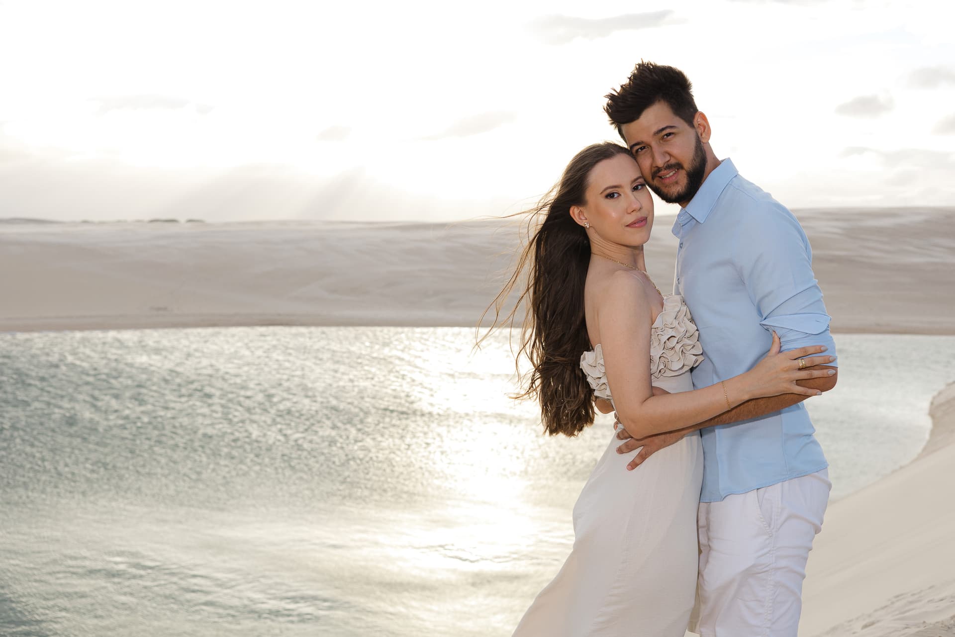 Amanda e Guilherme, beijo ao pôr do sol nas dunas, Santo Amaro, Lençóis Maranhenses