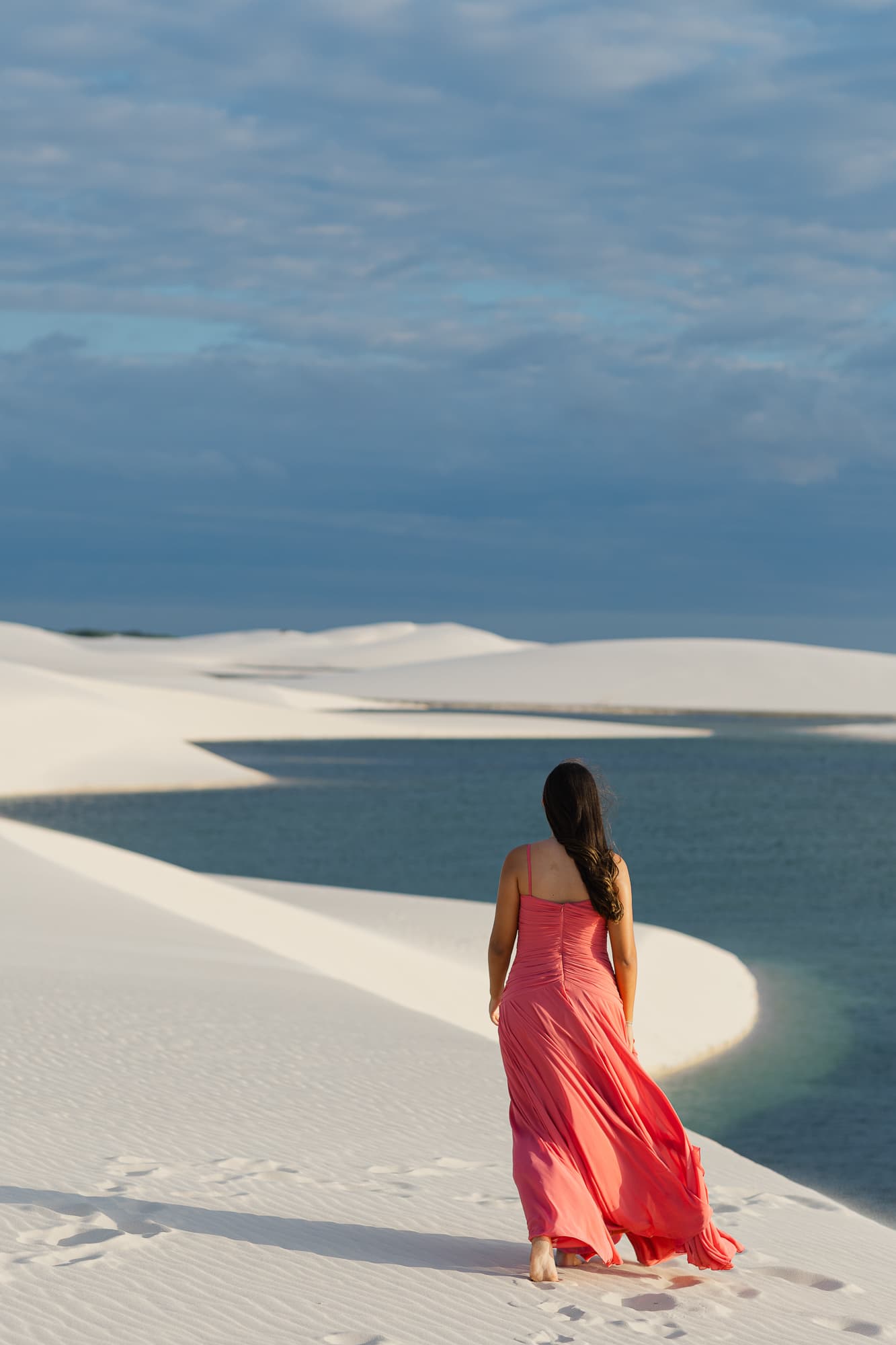Ana Paula, silhueta ao entardecer, Santo Amaro, Lençóis Maranhenses