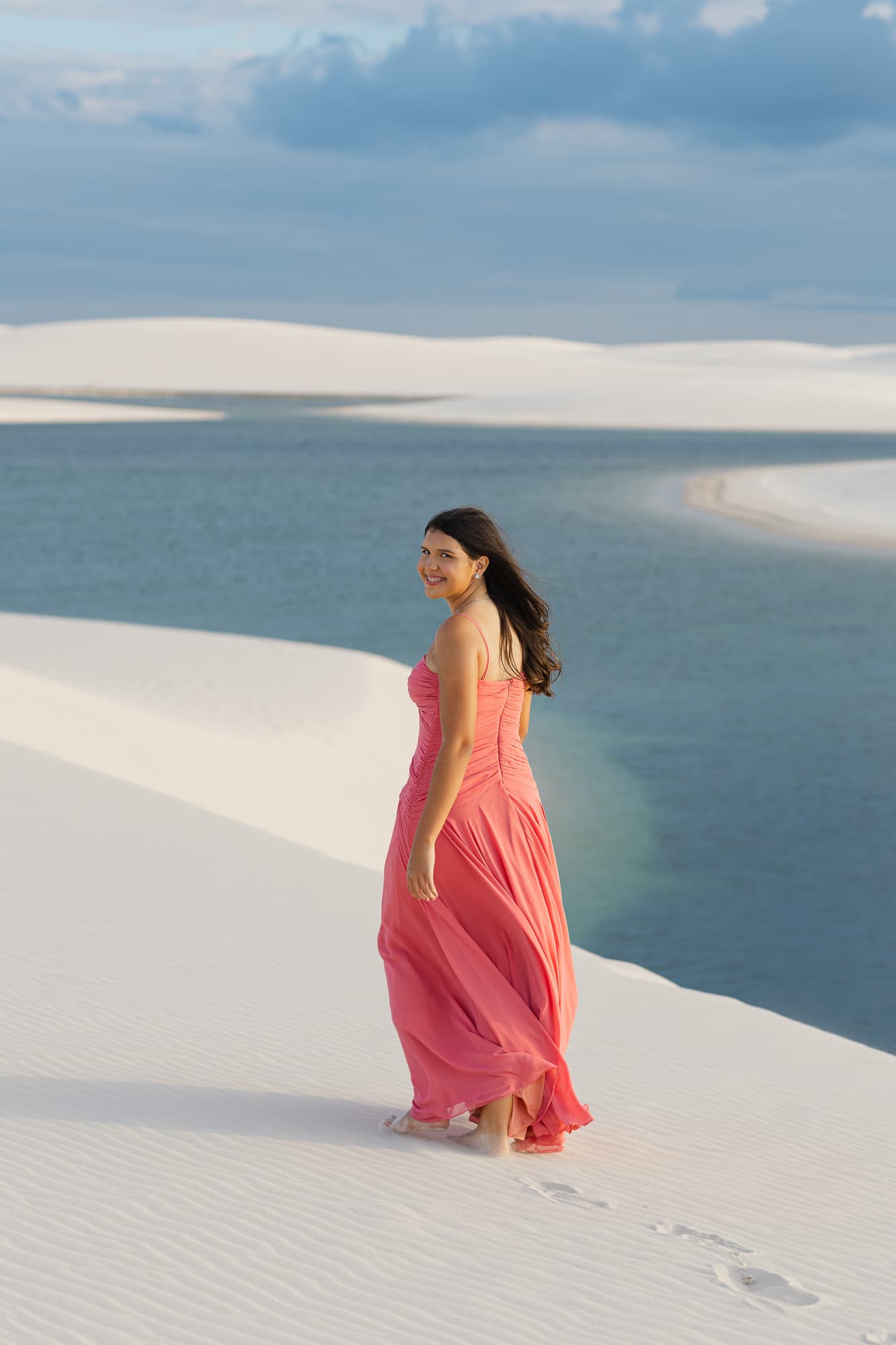 Ana Paula, sorriso ao pôr do sol nas dunas, Santo Amaro, Lençóis Maranhenses