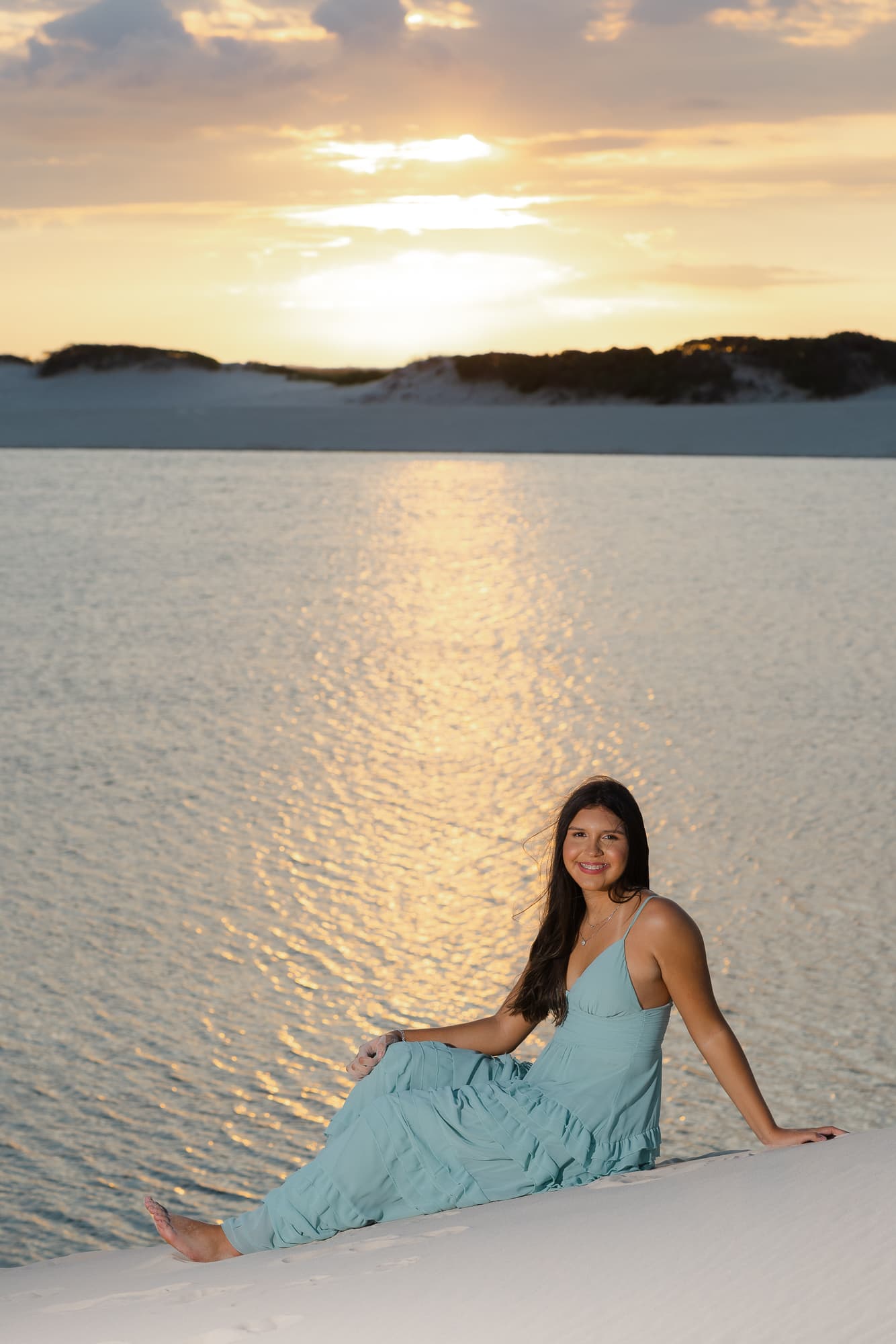 Ana Paula, caminhando nas dunas brancas, Santo Amaro, Lençóis Maranhenses