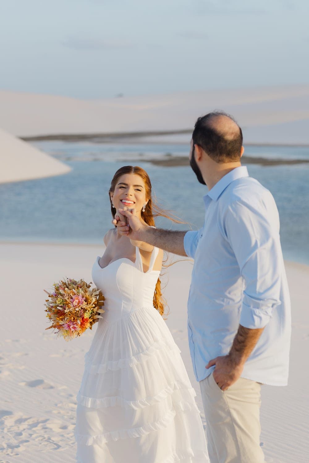 Bethanya e Dyhego, silhueta ao entardecer, Santo Amaro, Lençóis Maranhenses