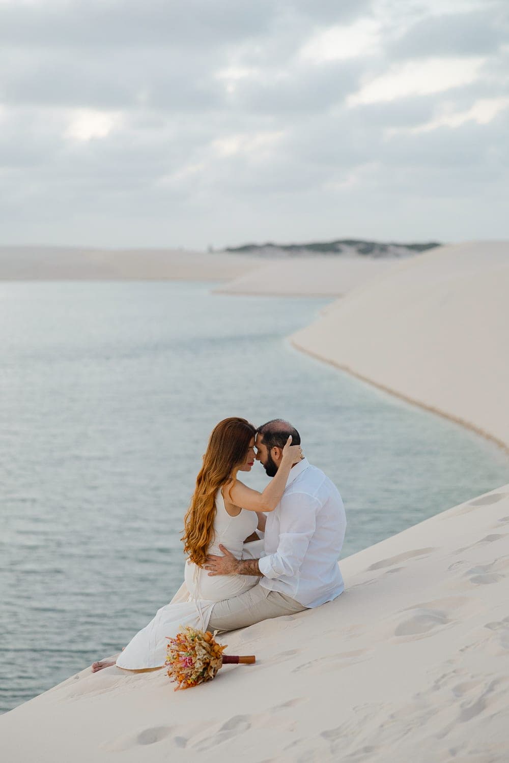 Bethanya e Dyhego, momento de cumplicidade nas dunas, Santo Amaro, Lençóis Maranhenses