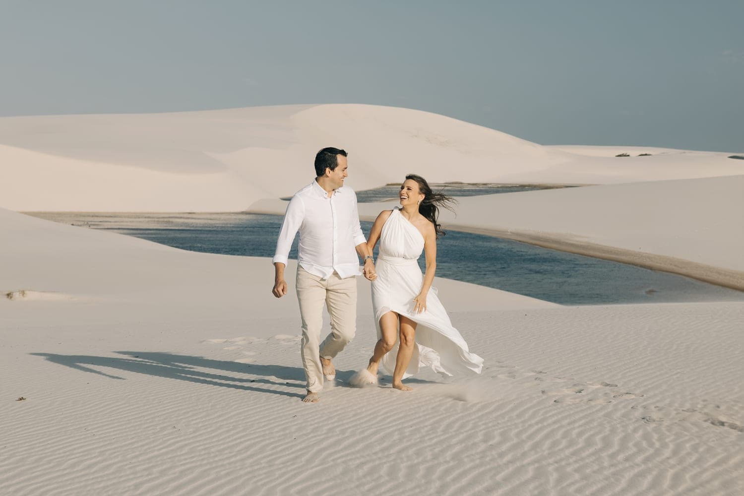 Estefânia e Daniel, casal nas lagoas azuis, Santo Amaro, Lençóis Maranhenses