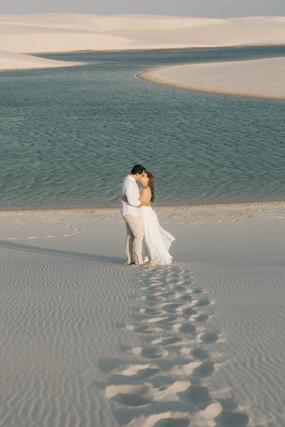 Estefânia e Daniel, casal nas lagoas azuis, Santo Amaro, Lençóis Maranhenses