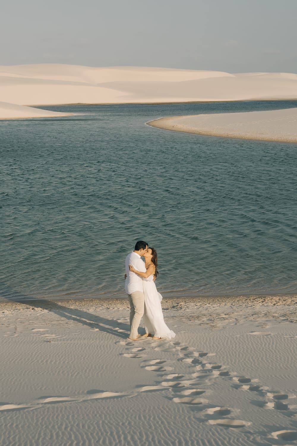 Estefânia e Daniel, retrato ao ar livre nos Lençóis, Santo Amaro, Lençóis Maranhenses