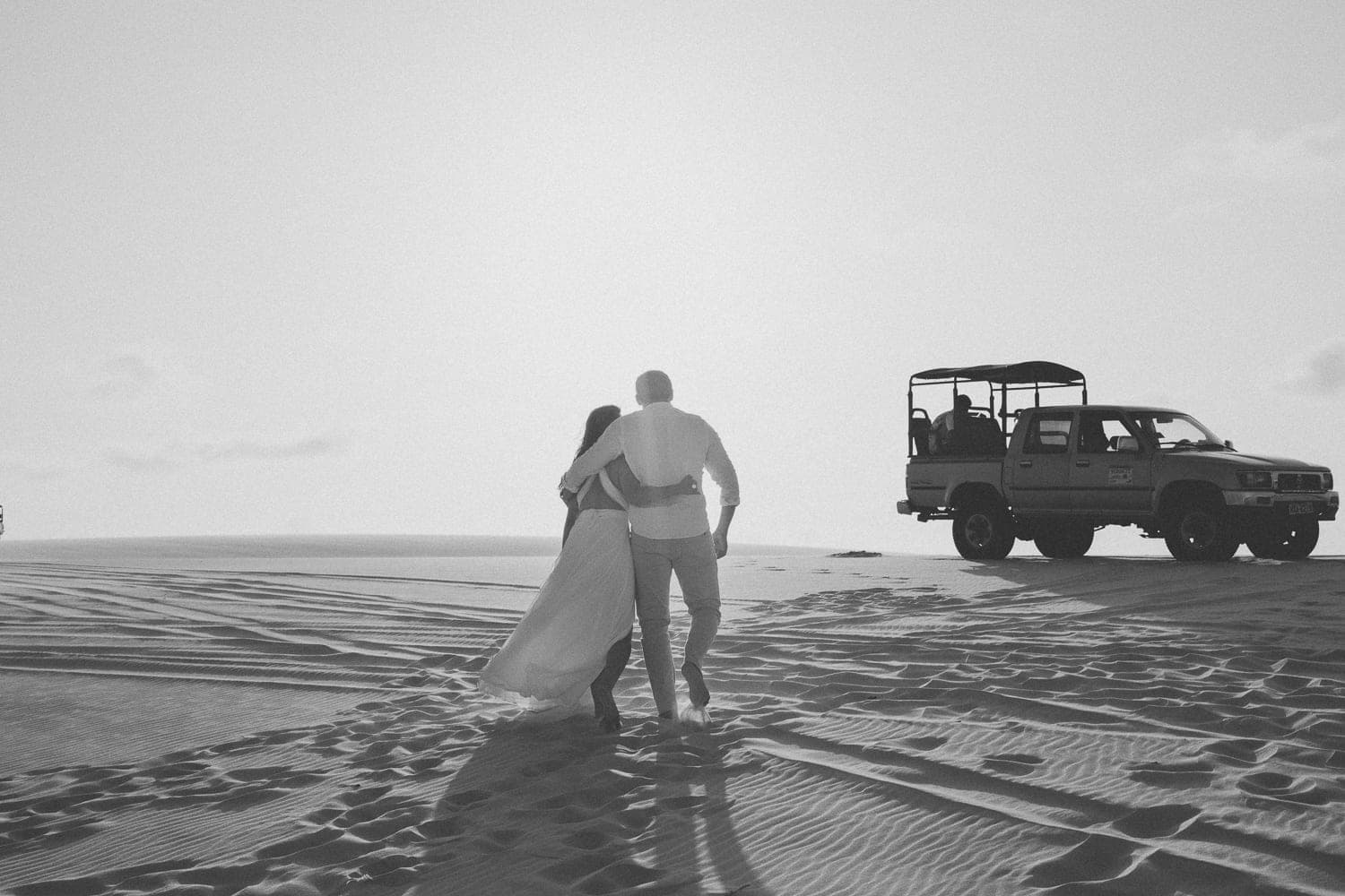 Estefânia e Daniel, beijo ao pôr do sol nas dunas, Santo Amaro, Lençóis Maranhenses