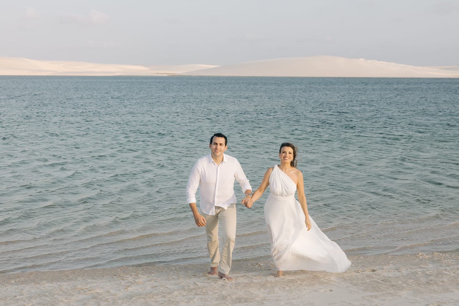 Estefânia e Daniel, silhueta ao entardecer, Santo Amaro, Lençóis Maranhenses