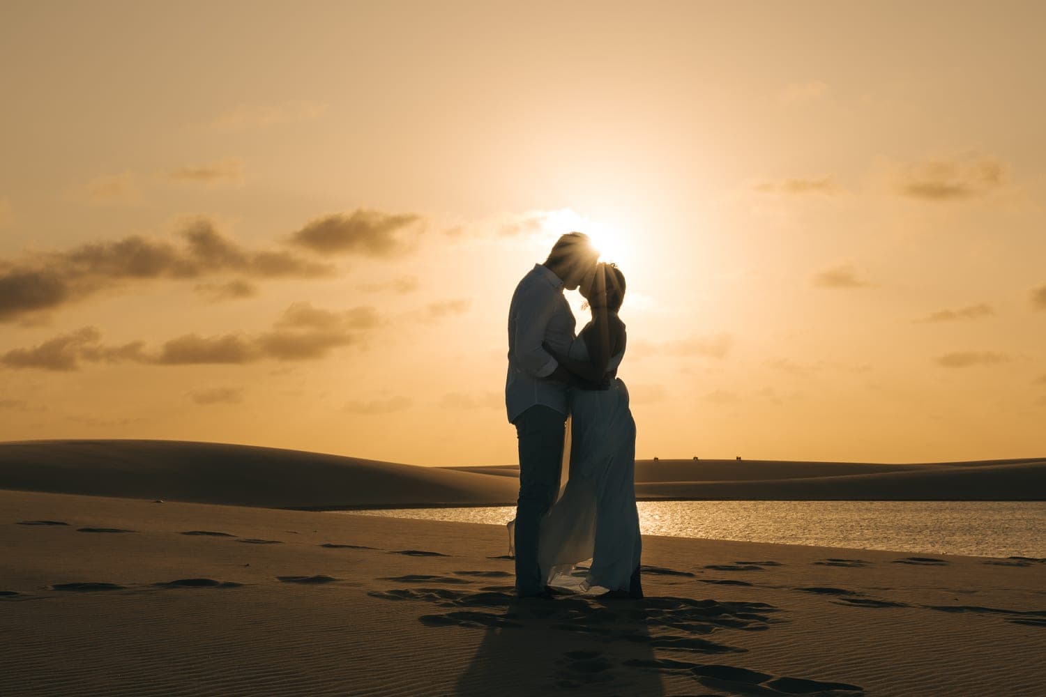 Estefânia e Daniel, momento espontâneo do casal, Santo Amaro, Lençóis Maranhenses