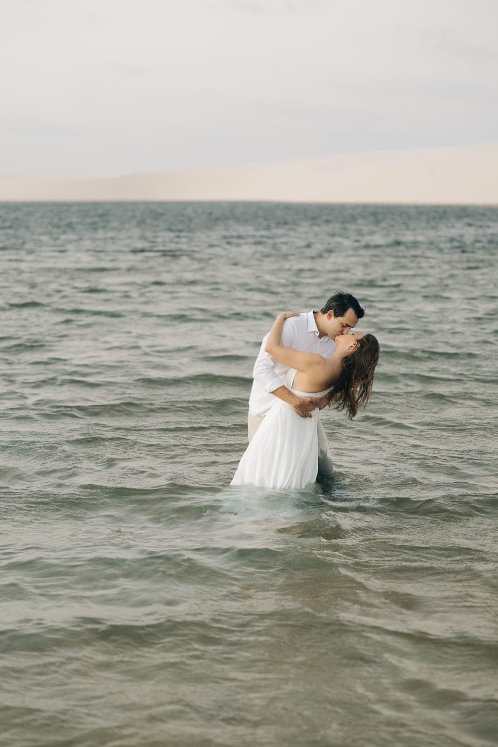 Estefânia e Daniel, close romântico do casal, Santo Amaro, Lençóis Maranhenses