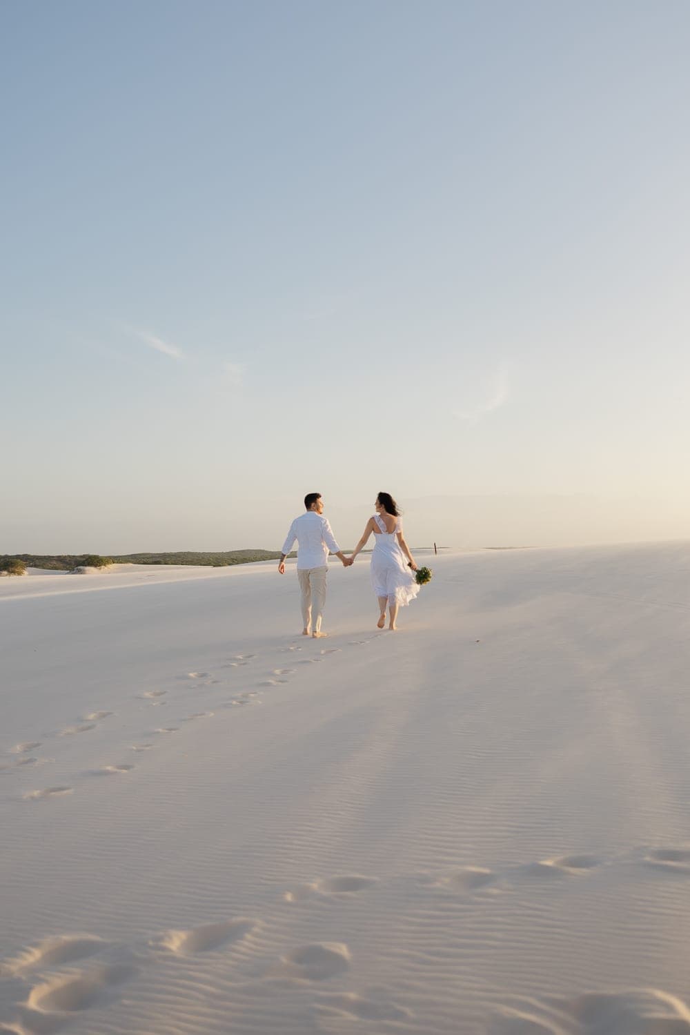Fernanda e Felipe, silhueta ao entardecer, Barreirinhas, Lençóis Maranhenses