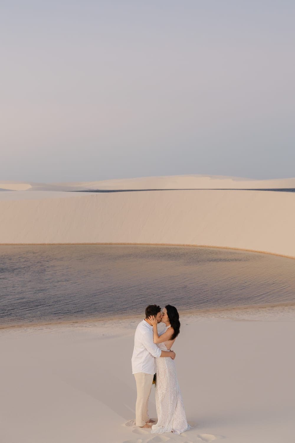 Fernanda e Felipe, silhueta ao entardecer, Barreirinhas, Lençóis Maranhenses