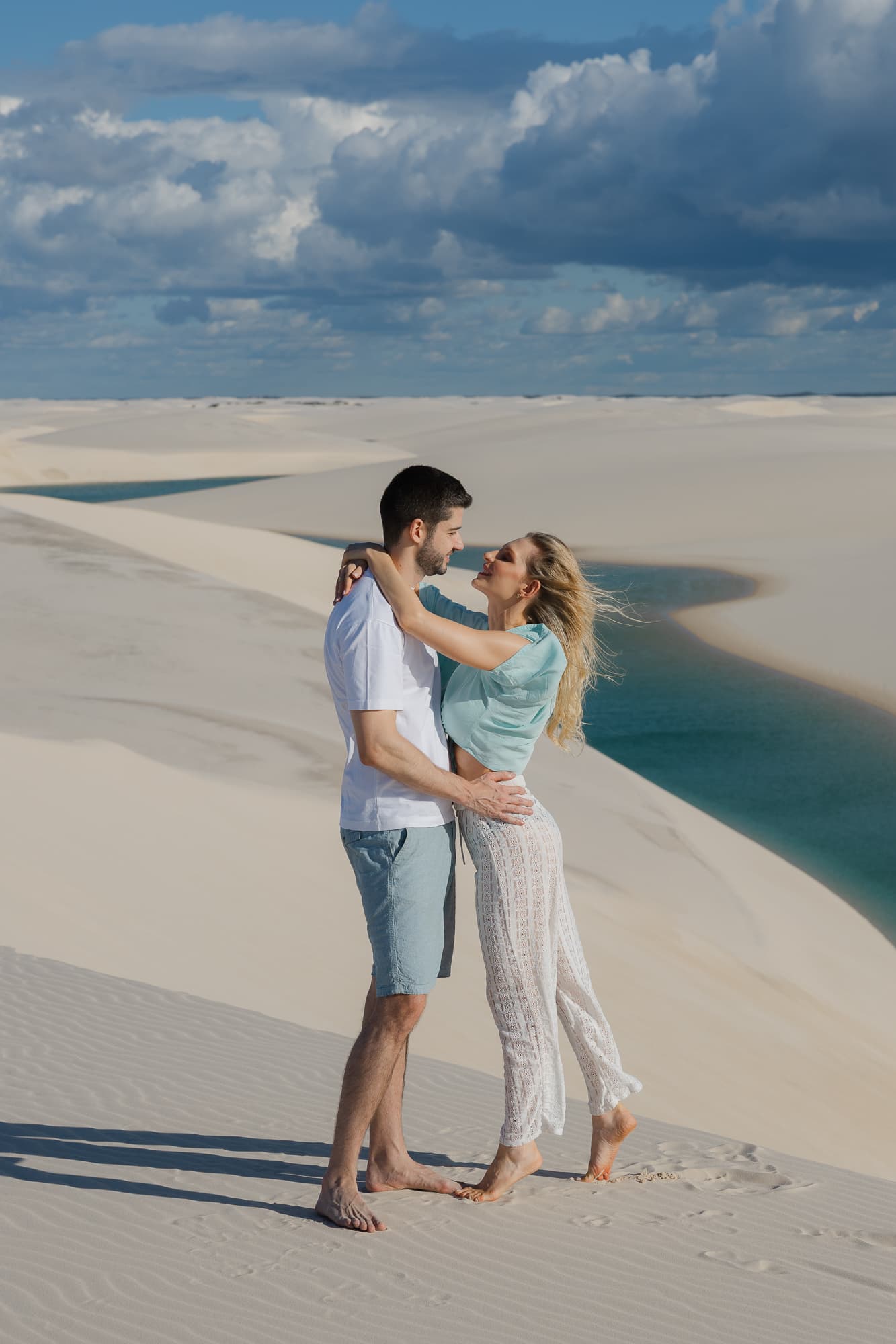 Isabella e Matheus, momento de cumplicidade nas dunas, Atins, Lençóis Maranhenses
