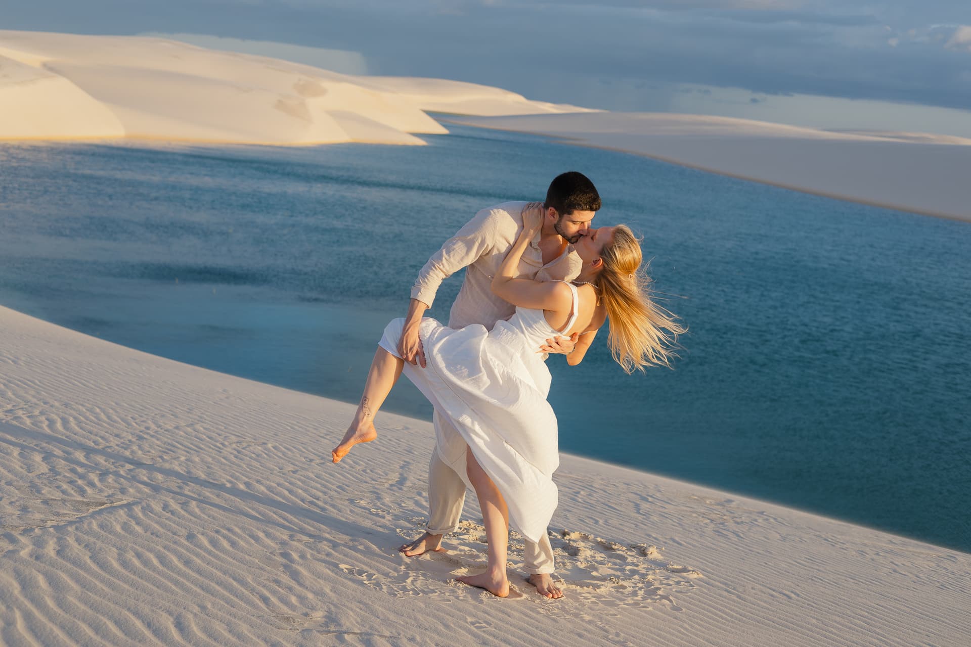Isabella e Matheus, silhueta ao entardecer, Atins, Lençóis Maranhenses