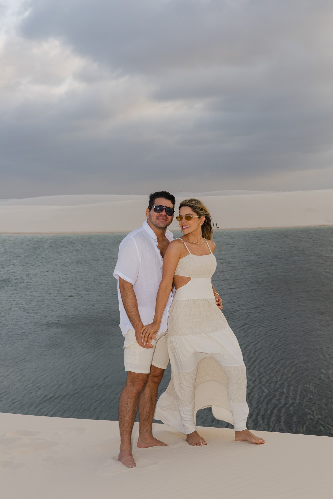 Jéssica e Vitor, beijo ao pôr do sol nas dunas, Santo Amaro, Lençóis Maranhenses