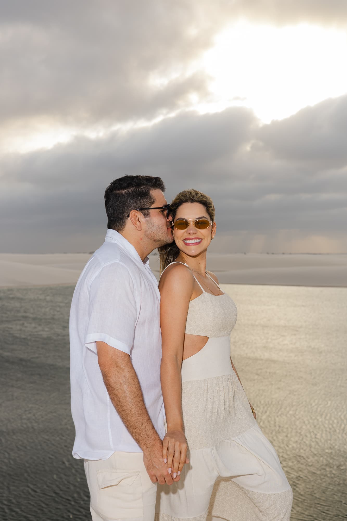 Jéssica e Vitor, close romântico do casal, Santo Amaro, Lençóis Maranhenses