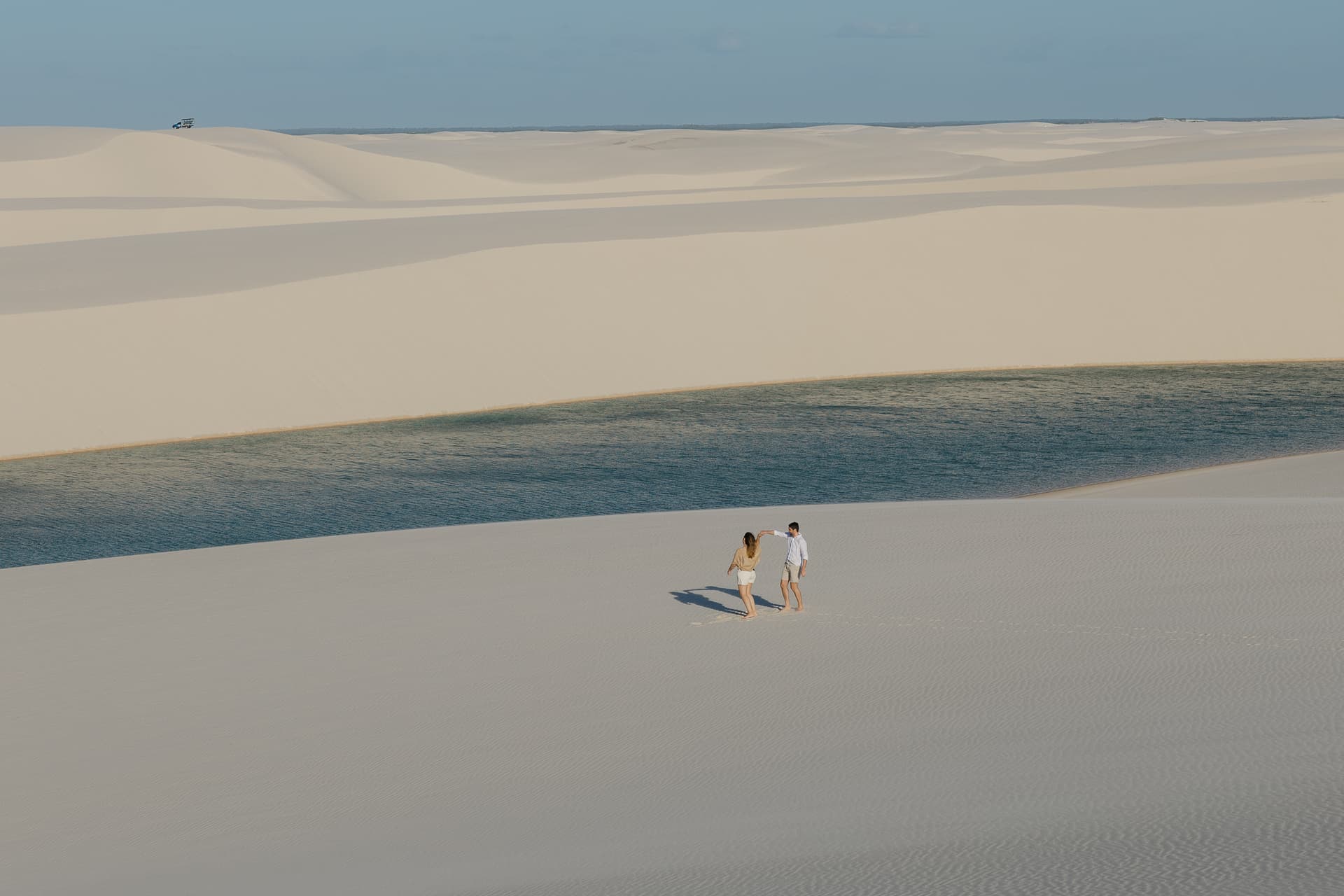 Júlia e Guilherme, retrato ao ar livre nos Lençóis, Atins, Lençóis Maranhenses