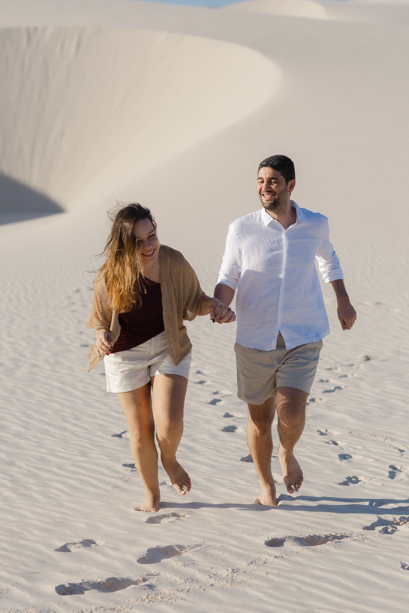Júlia e Guilherme, beijo ao pôr do sol nas dunas, Atins, Lençóis Maranhenses