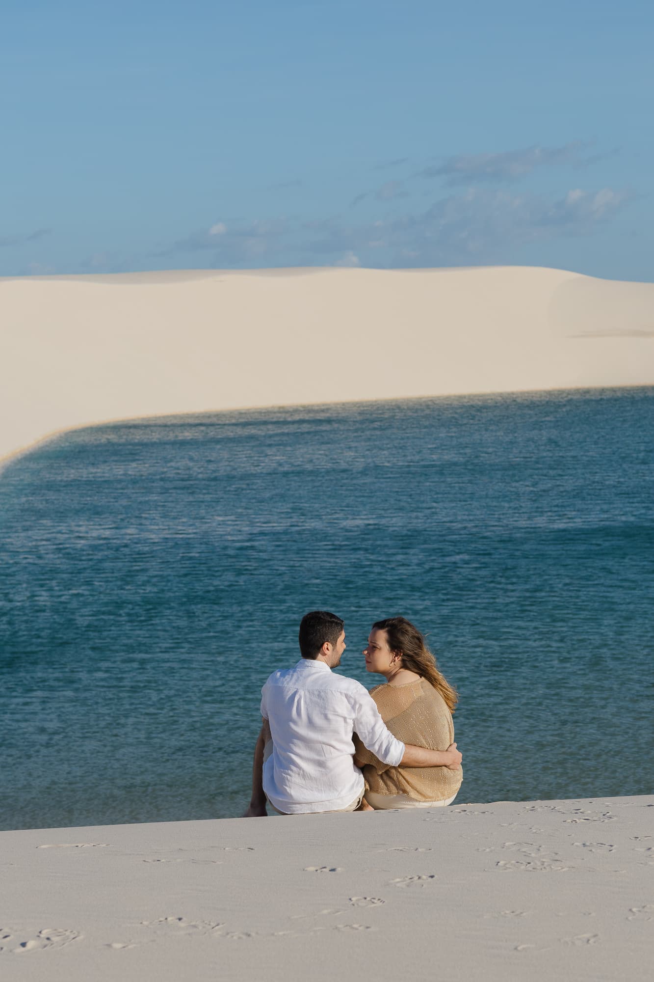 Júlia e Guilherme, close romântico do casal, Atins, Lençóis Maranhenses