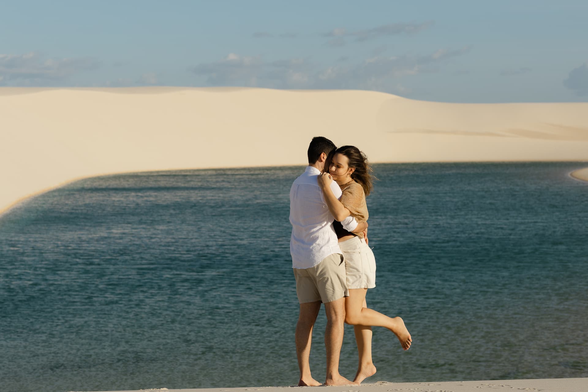 Júlia e Guilherme, retrato ao ar livre nos Lençóis, Atins, Lençóis Maranhenses