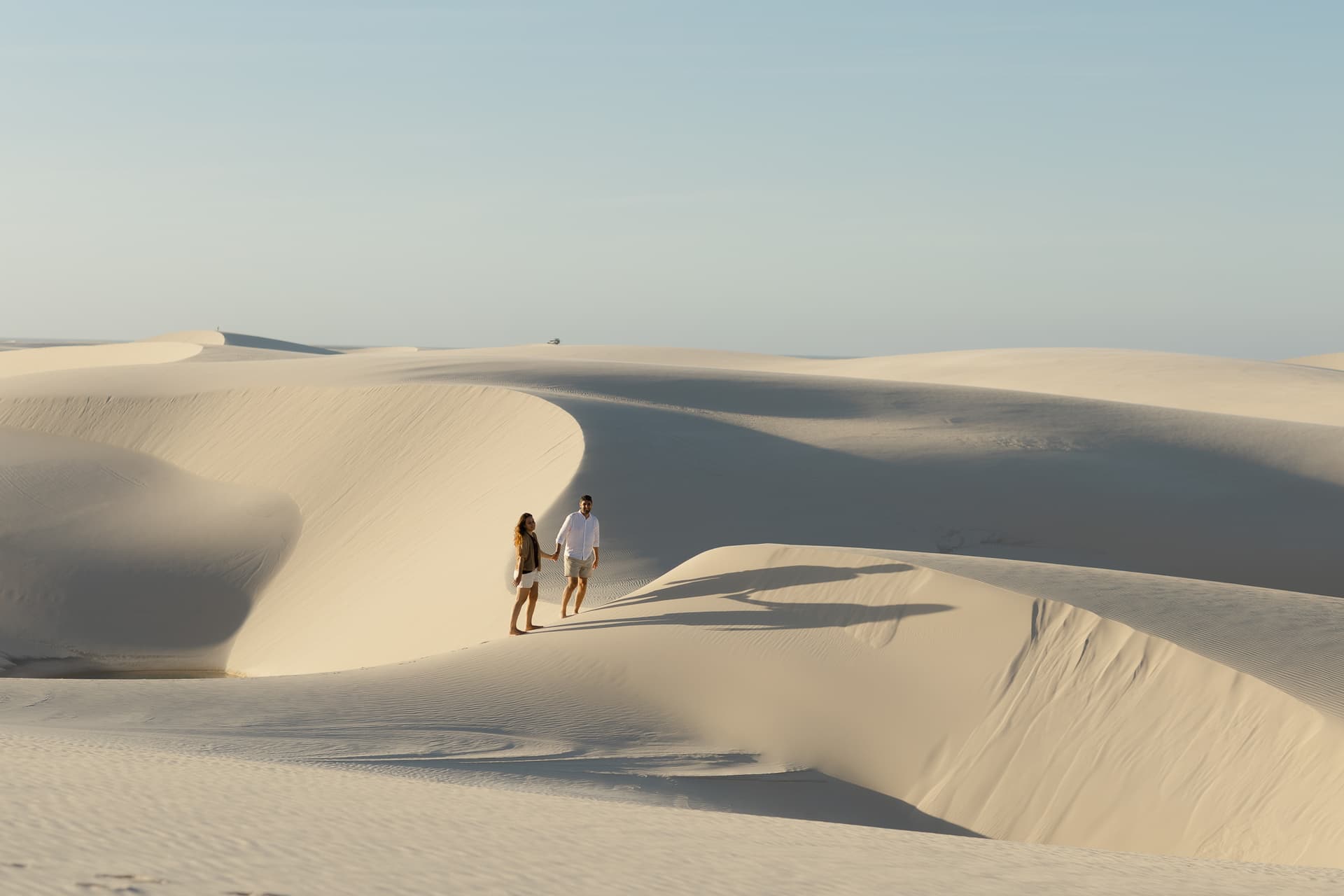 Júlia e Guilherme, silhueta ao entardecer, Atins, Lençóis Maranhenses