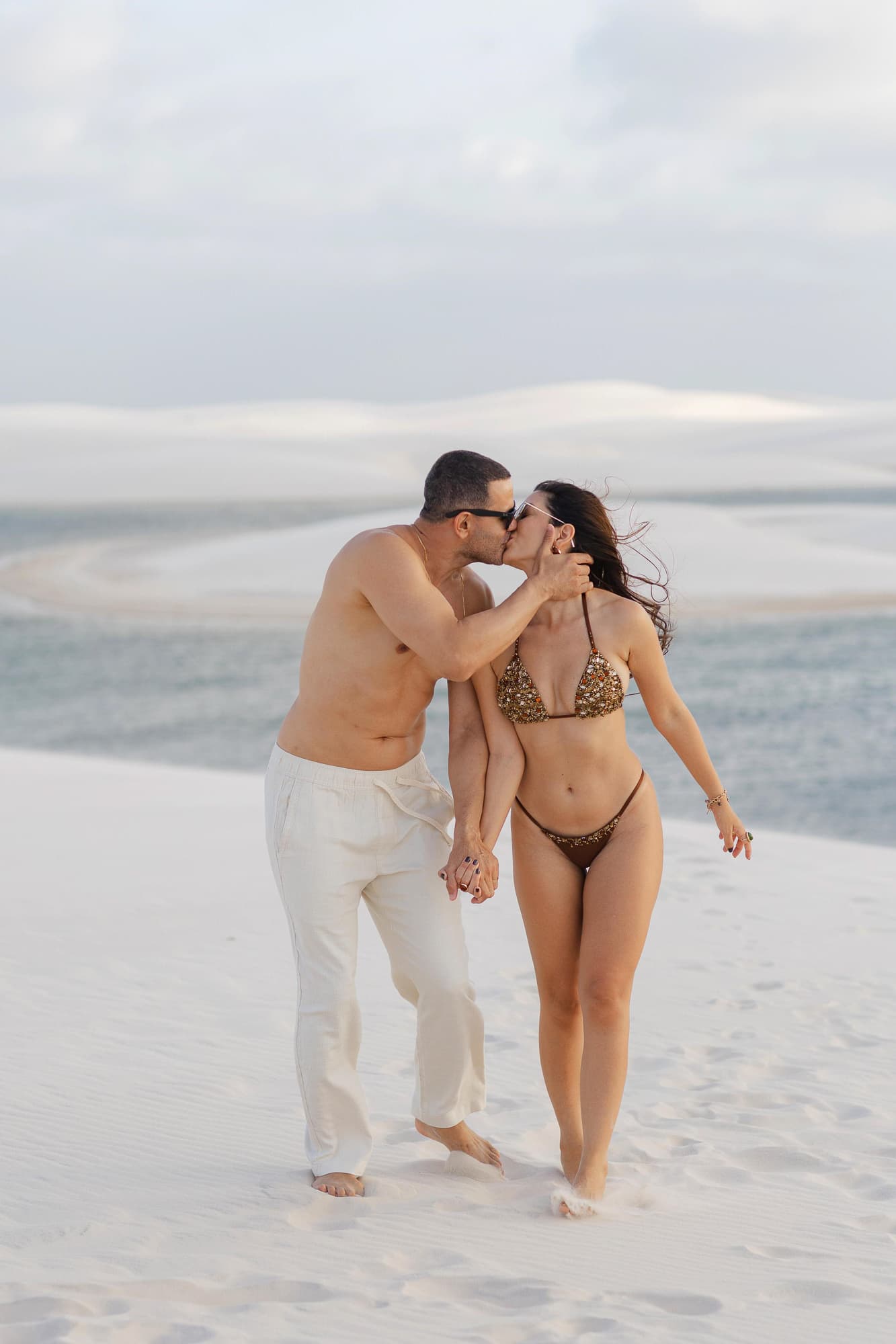 Lívia e José, beijo ao pôr do sol nas dunas, Santo Amaro, Lençóis Maranhenses
