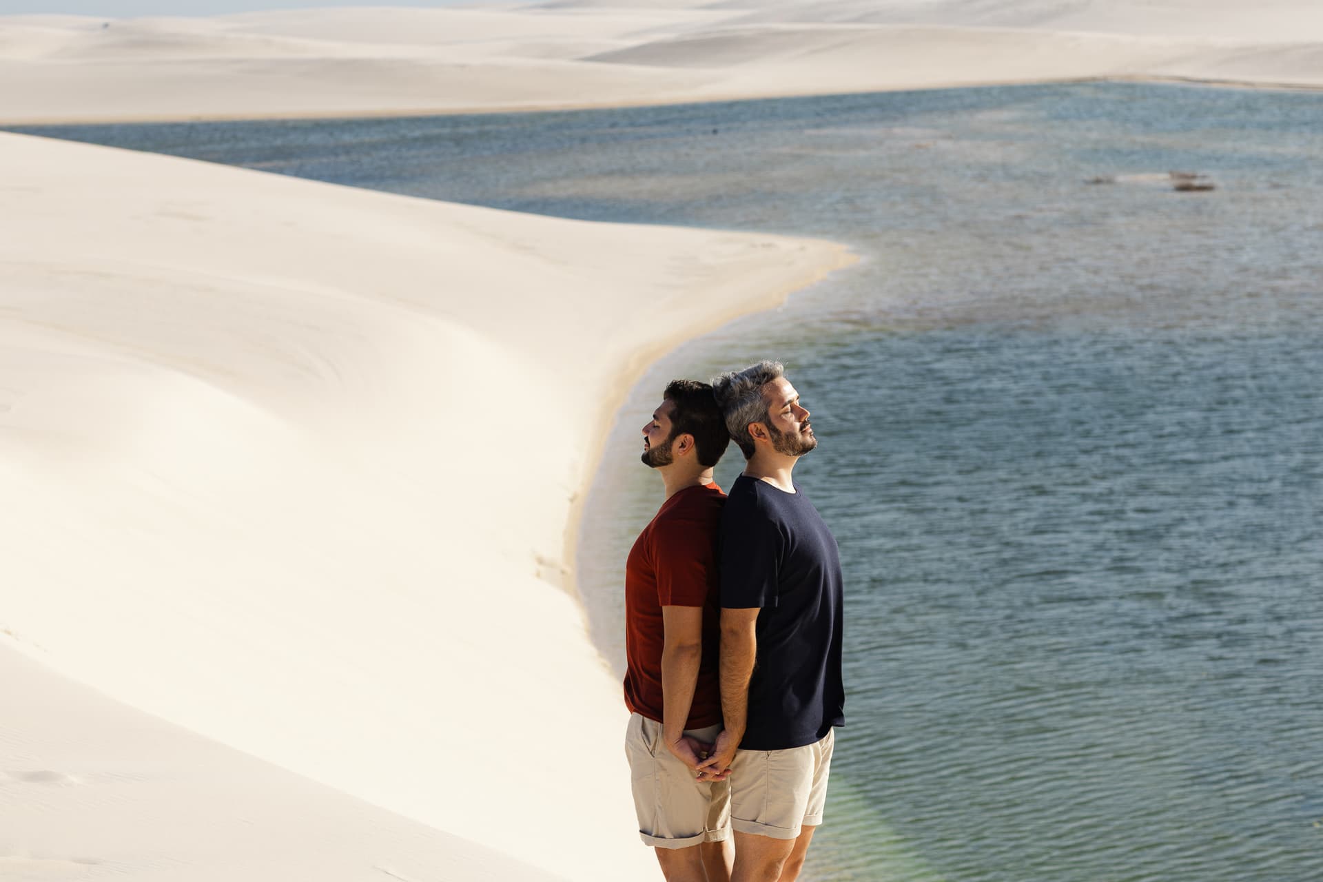 Marcos e Victor, momento de cumplicidade nas dunas, Santo Amaro, Lençóis Maranhenses
