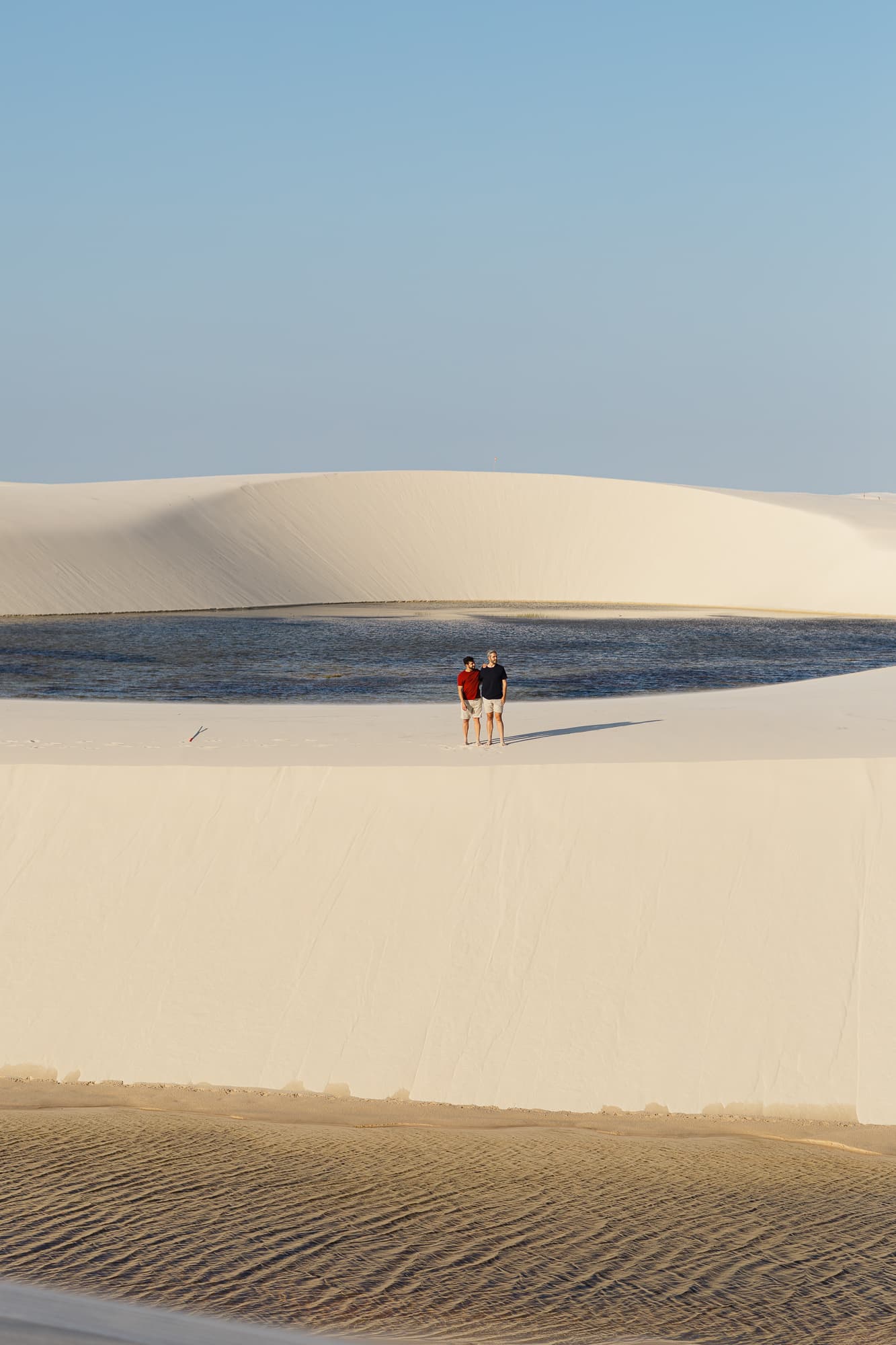 Marcos e Victor, silhueta ao entardecer, Santo Amaro, Lençóis Maranhenses