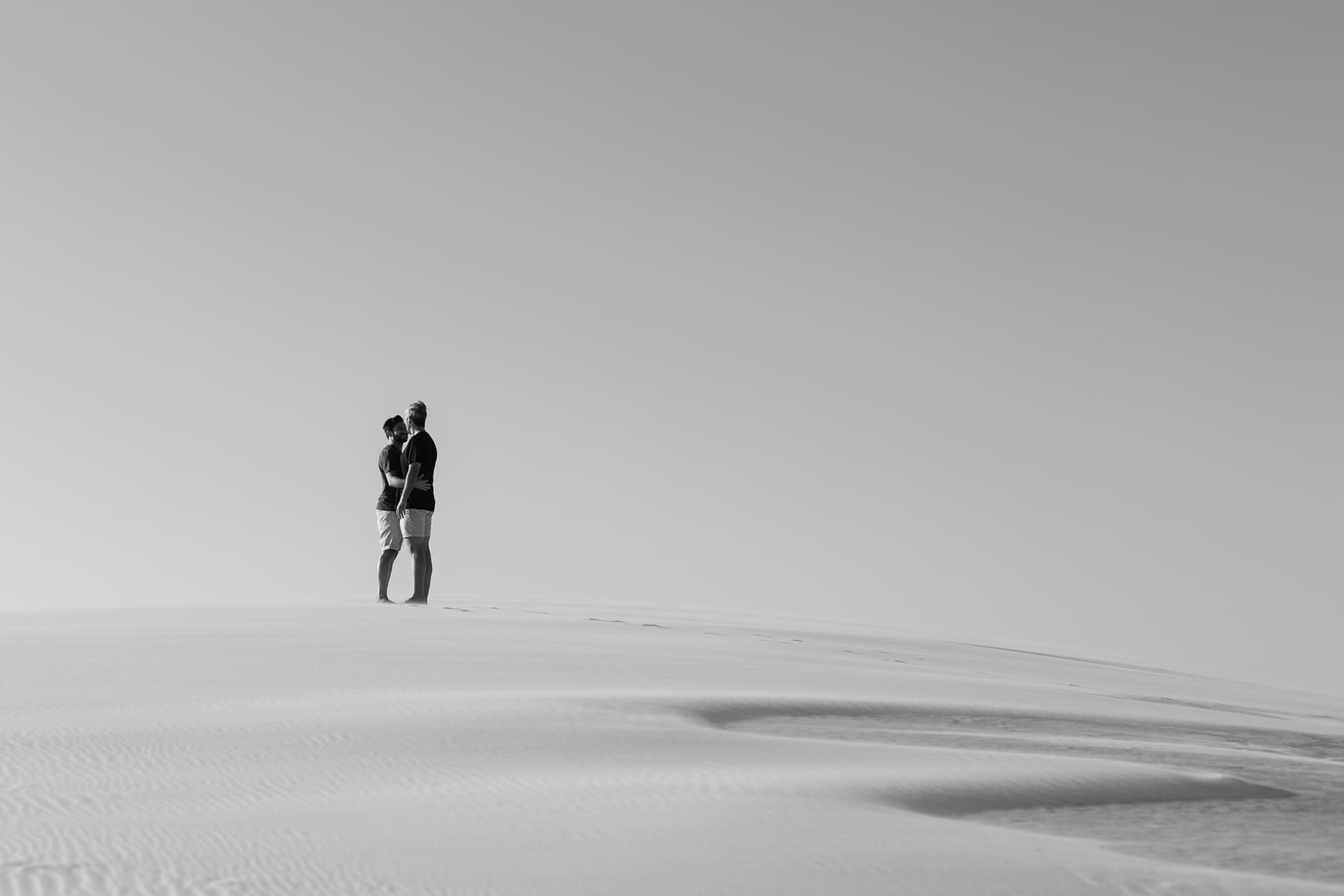 Marcos e Victor, momento espontâneo do casal, Santo Amaro, Lençóis Maranhenses