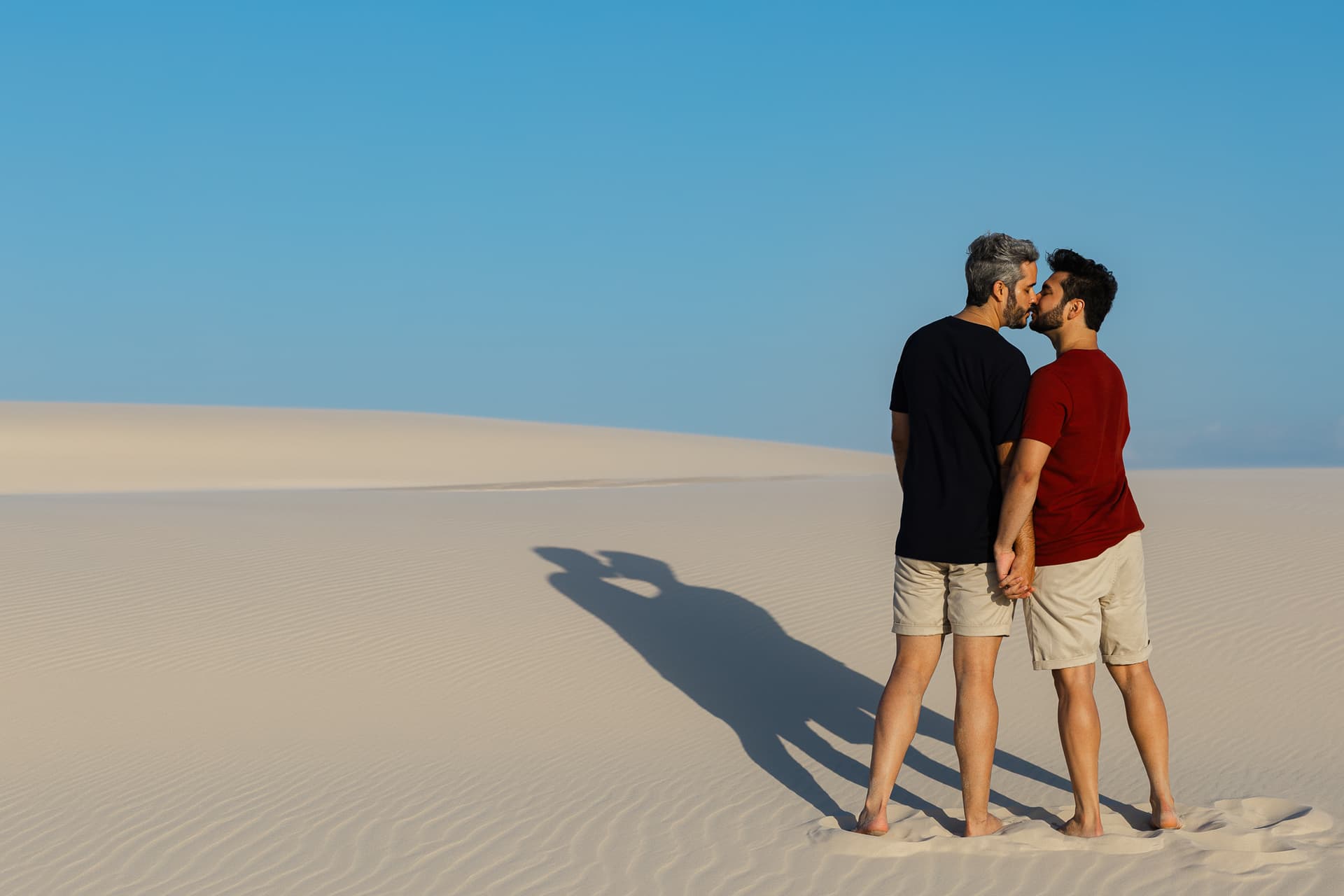 Marcos e Victor, momento espontâneo do casal, Santo Amaro, Lençóis Maranhenses