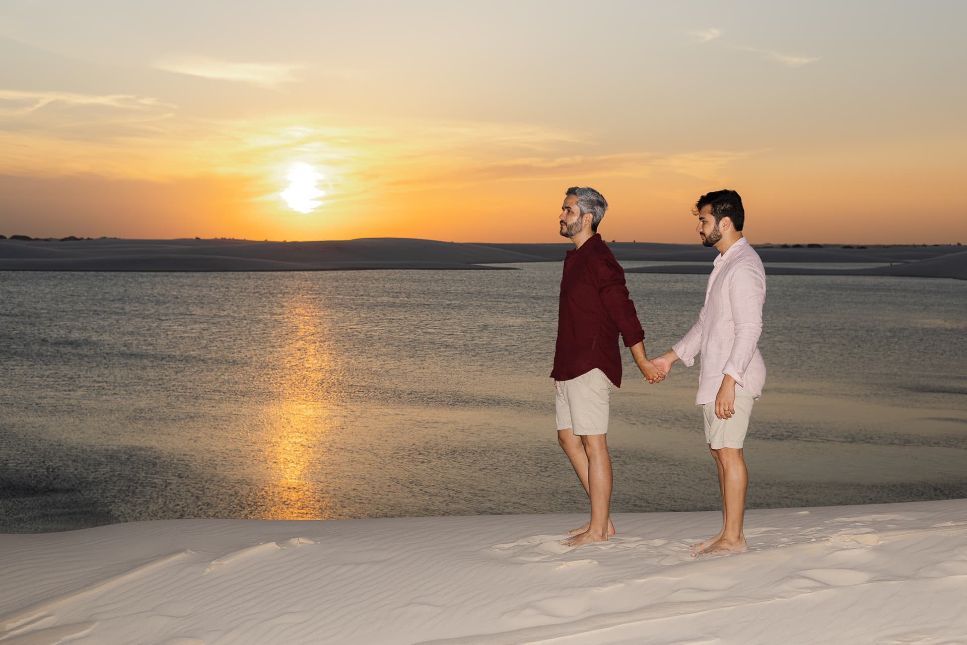 Marcos e Victor, close romântico do casal, Santo Amaro, Lençóis Maranhenses