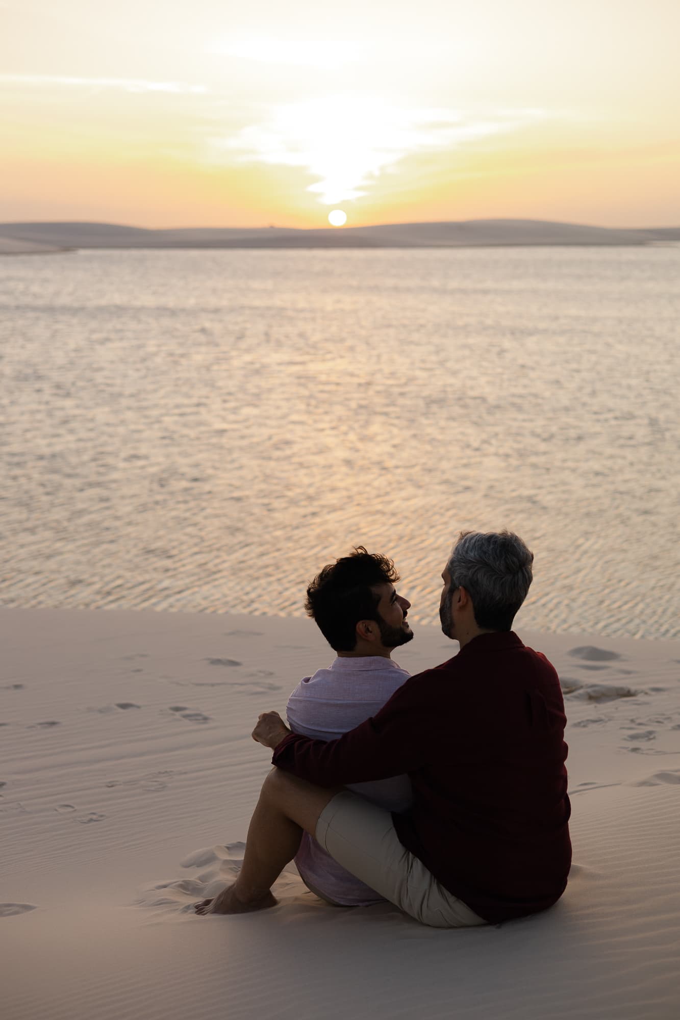 Marcos e Victor, retrato ao ar livre nos Lençóis, Santo Amaro, Lençóis Maranhenses