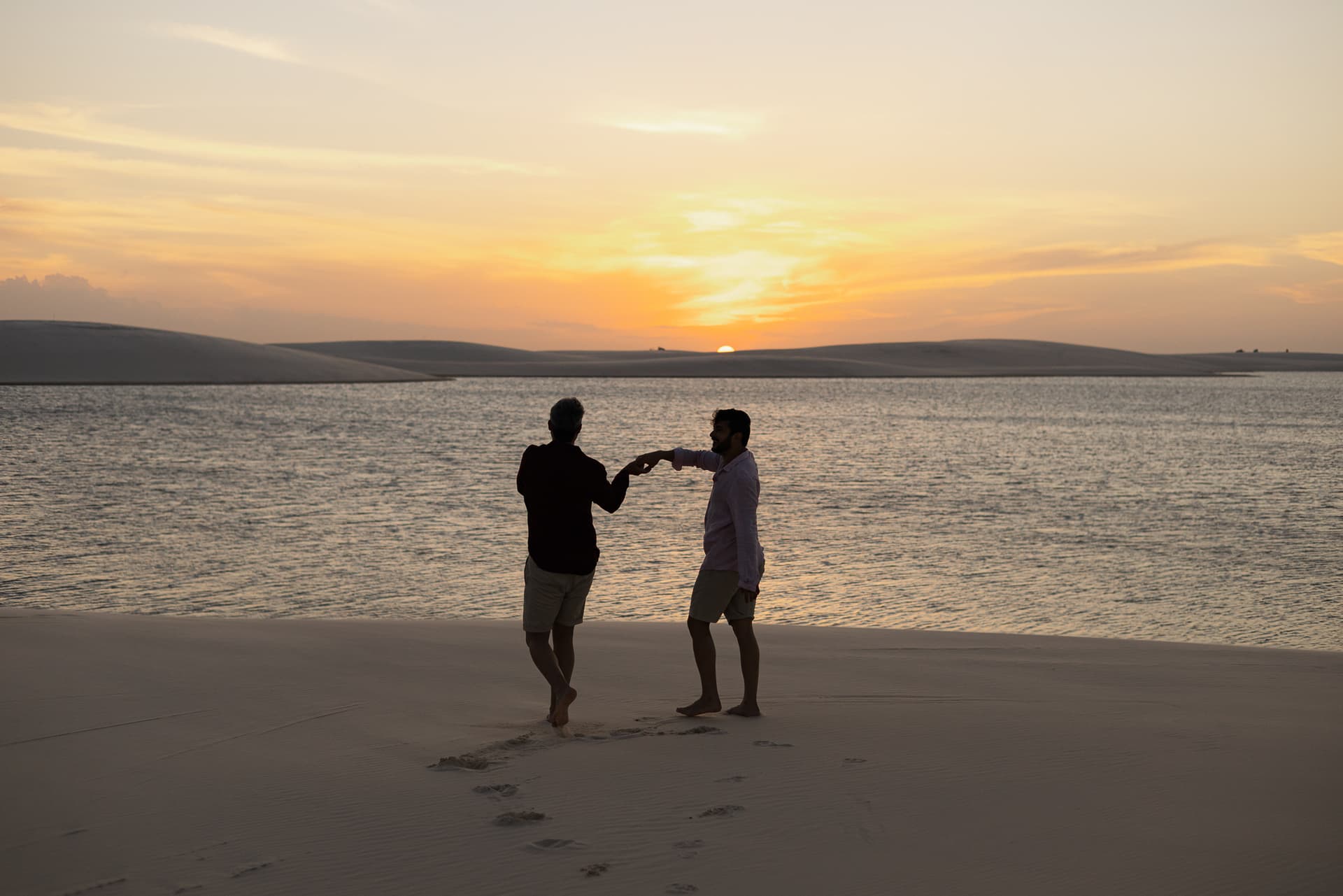 Marcos e Victor, retrato nas lagoas cristalinas, Santo Amaro, Lençóis Maranhenses