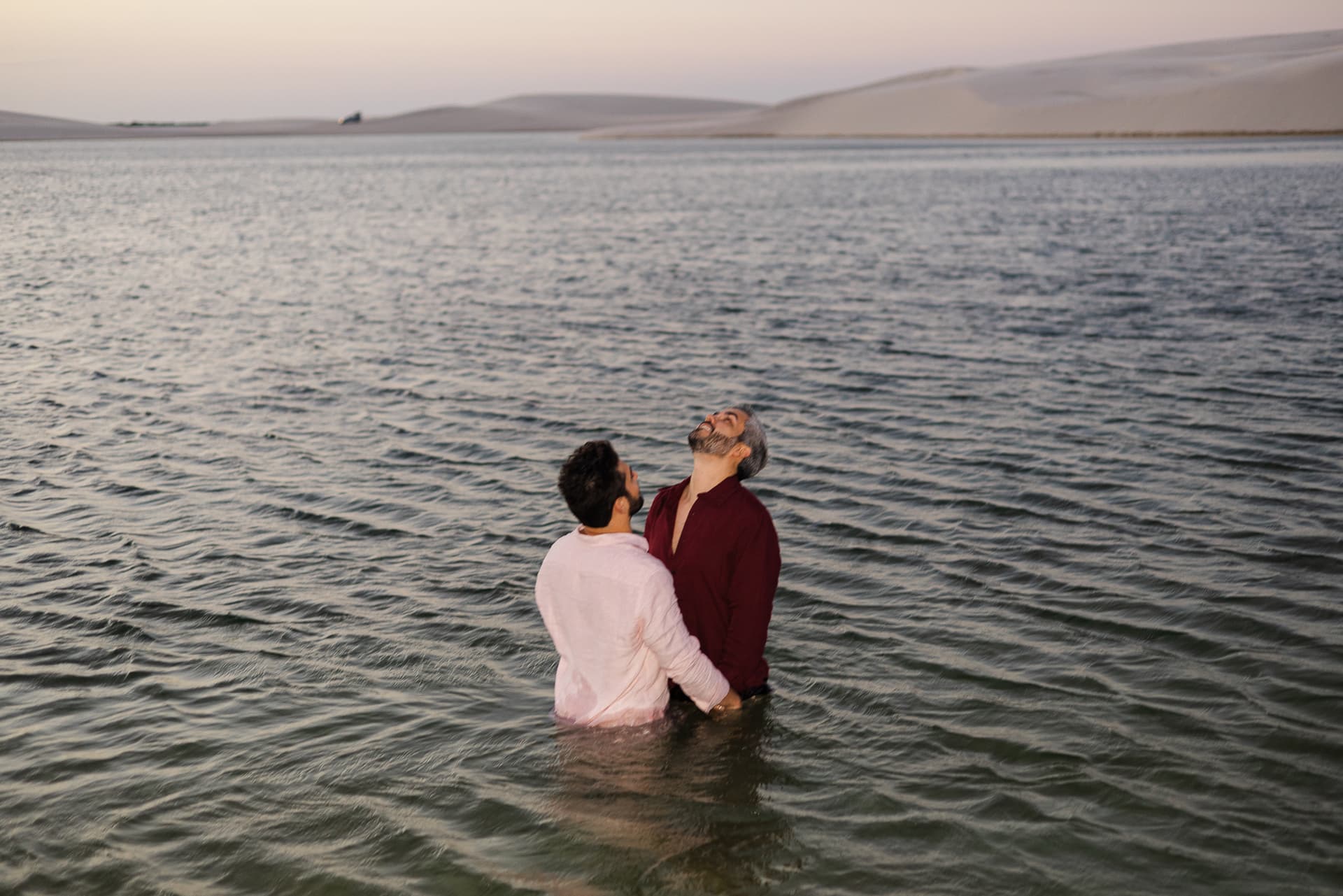 Marcos e Victor, ensaio fotográfico nas dunas brancas, Santo Amaro, Lençóis Maranhenses