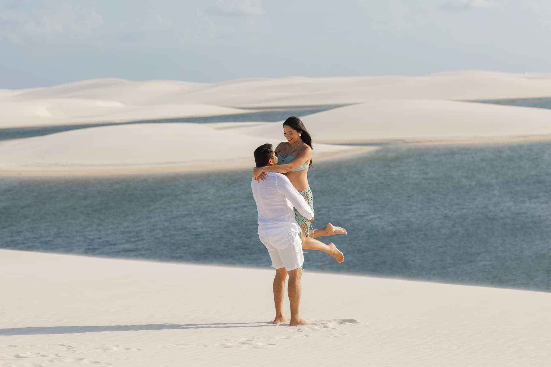 Maria Clara e José Emídio, silhueta ao entardecer, Santo Amaro, Lençóis Maranhenses