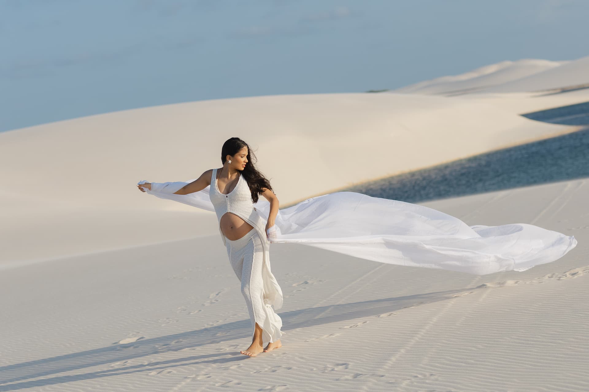Maria Clara e José Emídio, momento de carinho com o bebê a caminho, Santo Amaro, Lençóis Maranhenses