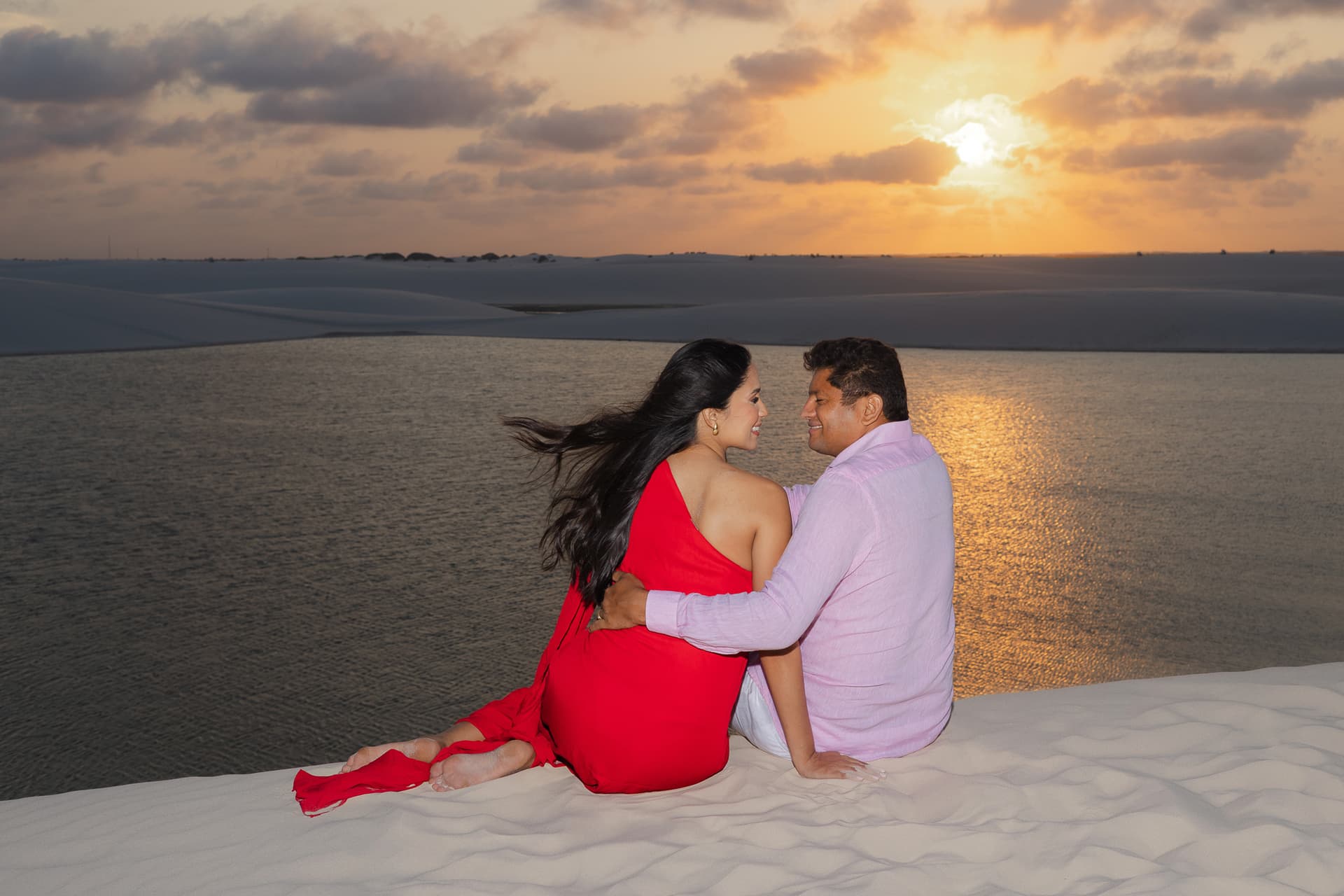 Maria Clara e José Emídio, silhueta ao entardecer, Santo Amaro, Lençóis Maranhenses