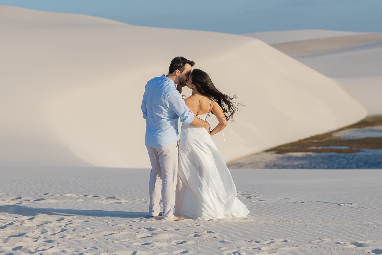 Mariana e Robson, silhueta ao entardecer, Santo Amaro, Lençóis Maranhenses