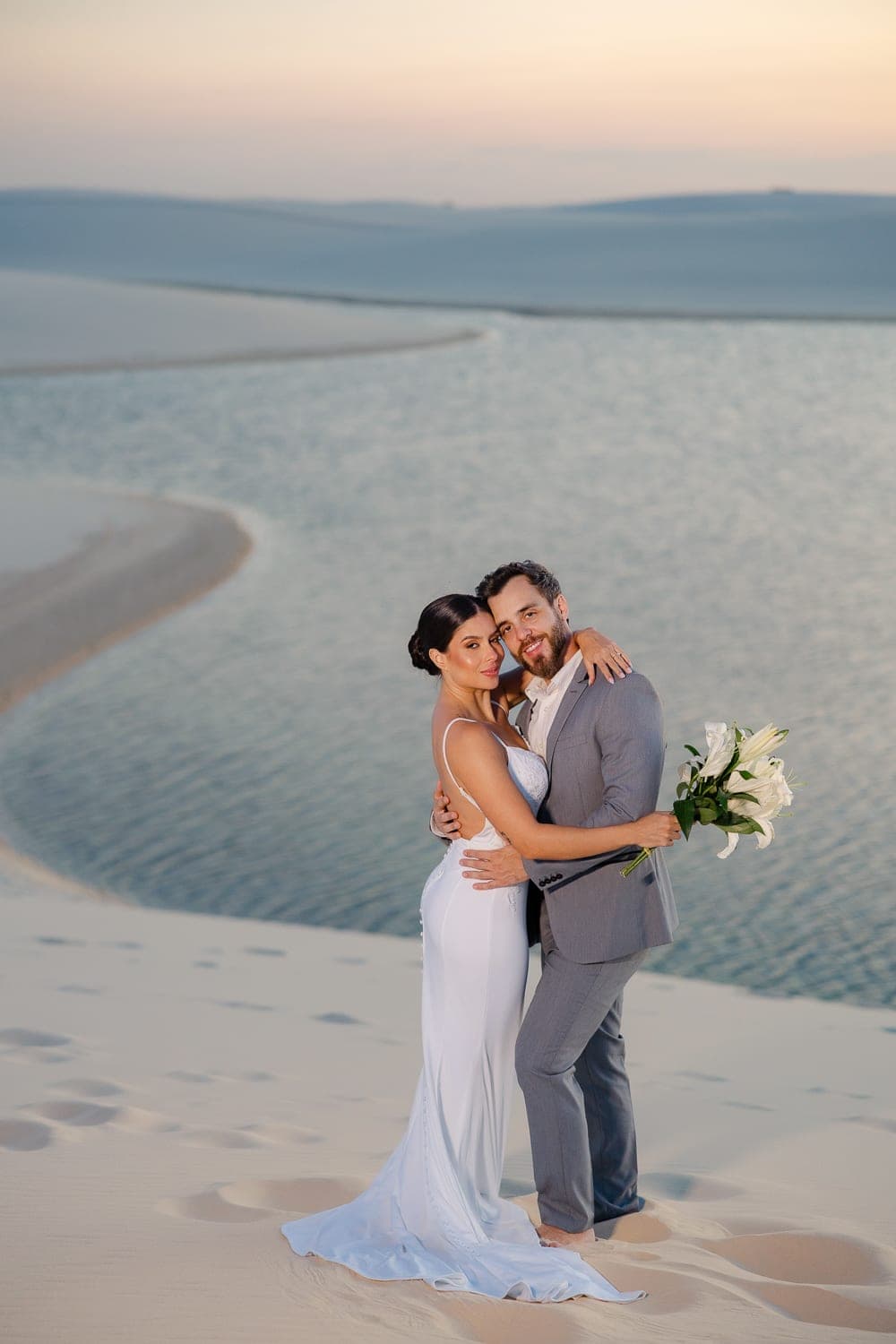 Mariana e Robson, beijo ao pôr do sol nas dunas, Santo Amaro, Lençóis Maranhenses