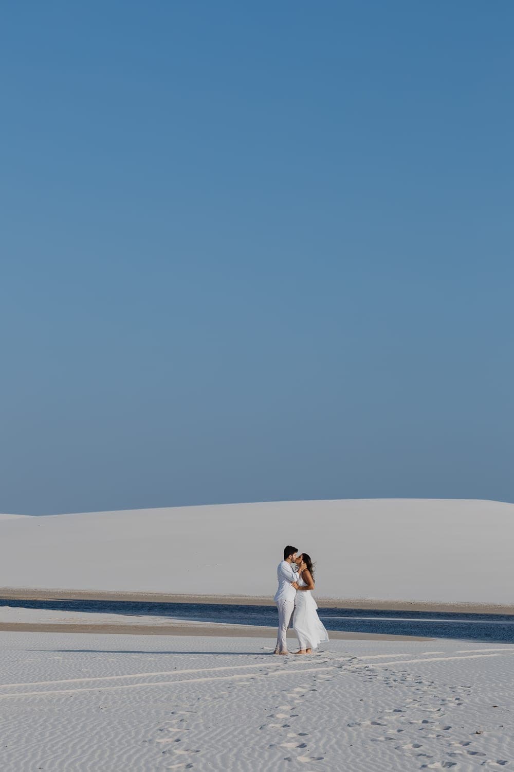Marina e Luís Augusto, beijo ao pôr do sol nas dunas, Barreirinhas, Lençóis Maranhenses