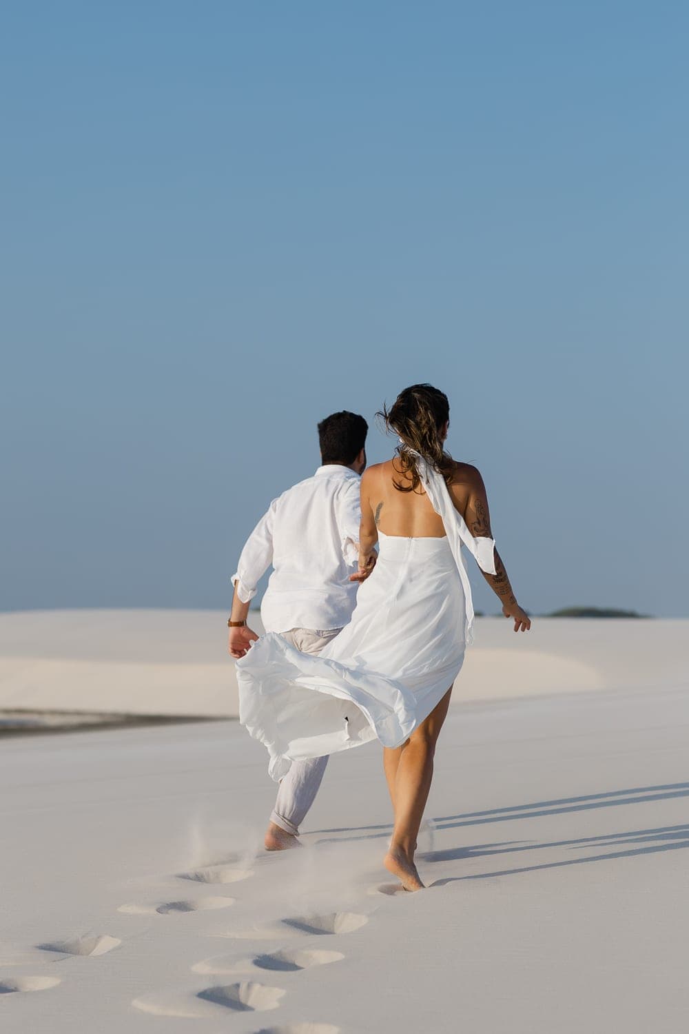 Marina e Luís Augusto, silhueta ao entardecer, Barreirinhas, Lençóis Maranhenses